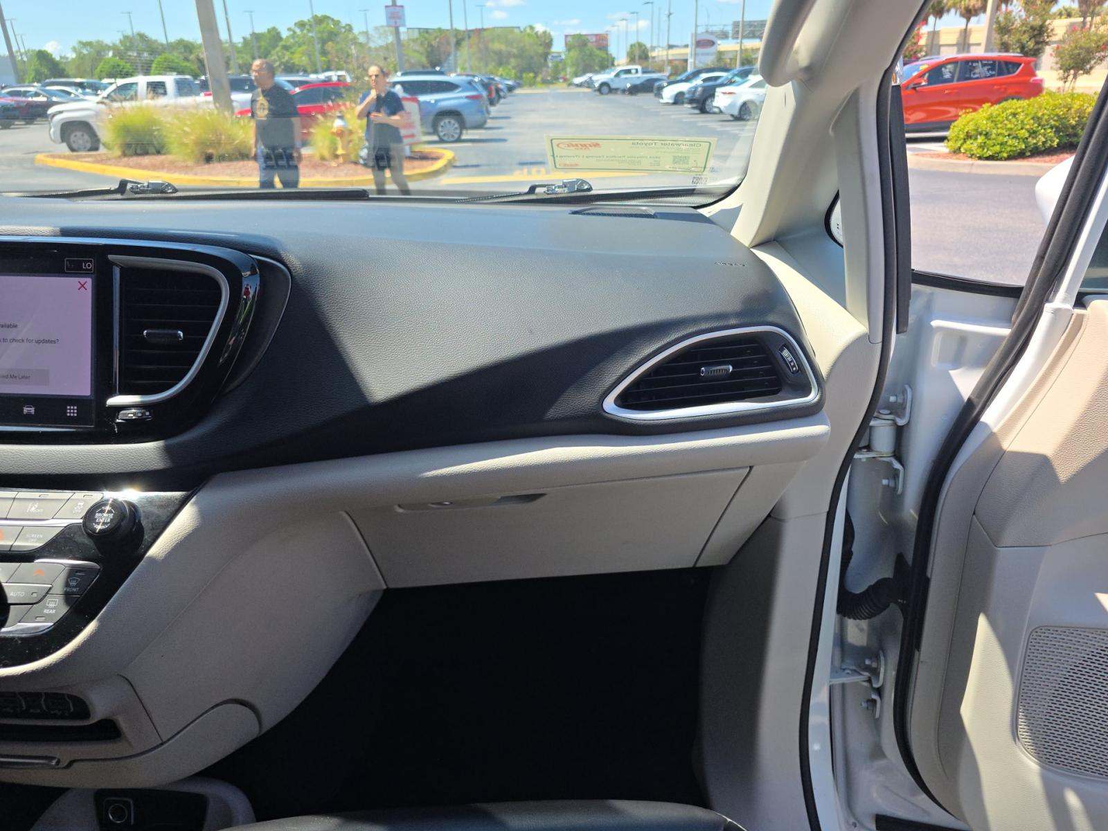 2023 Chrysler Pacifica Touring L FWD