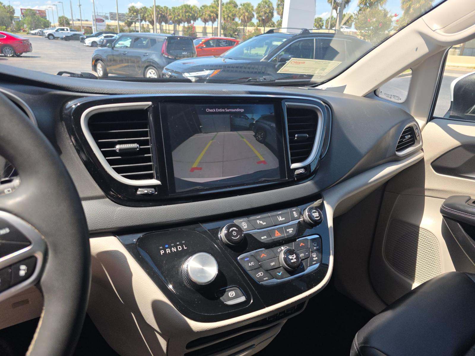 2023 Chrysler Pacifica Touring L FWD