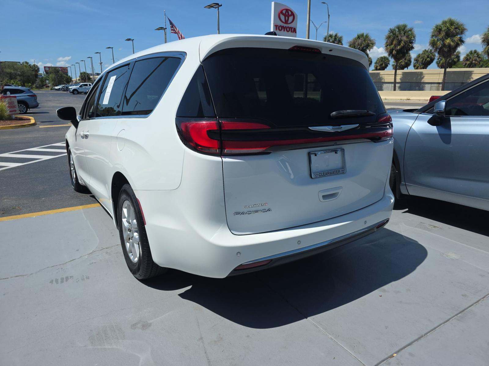 2023 Chrysler Pacifica Touring L FWD