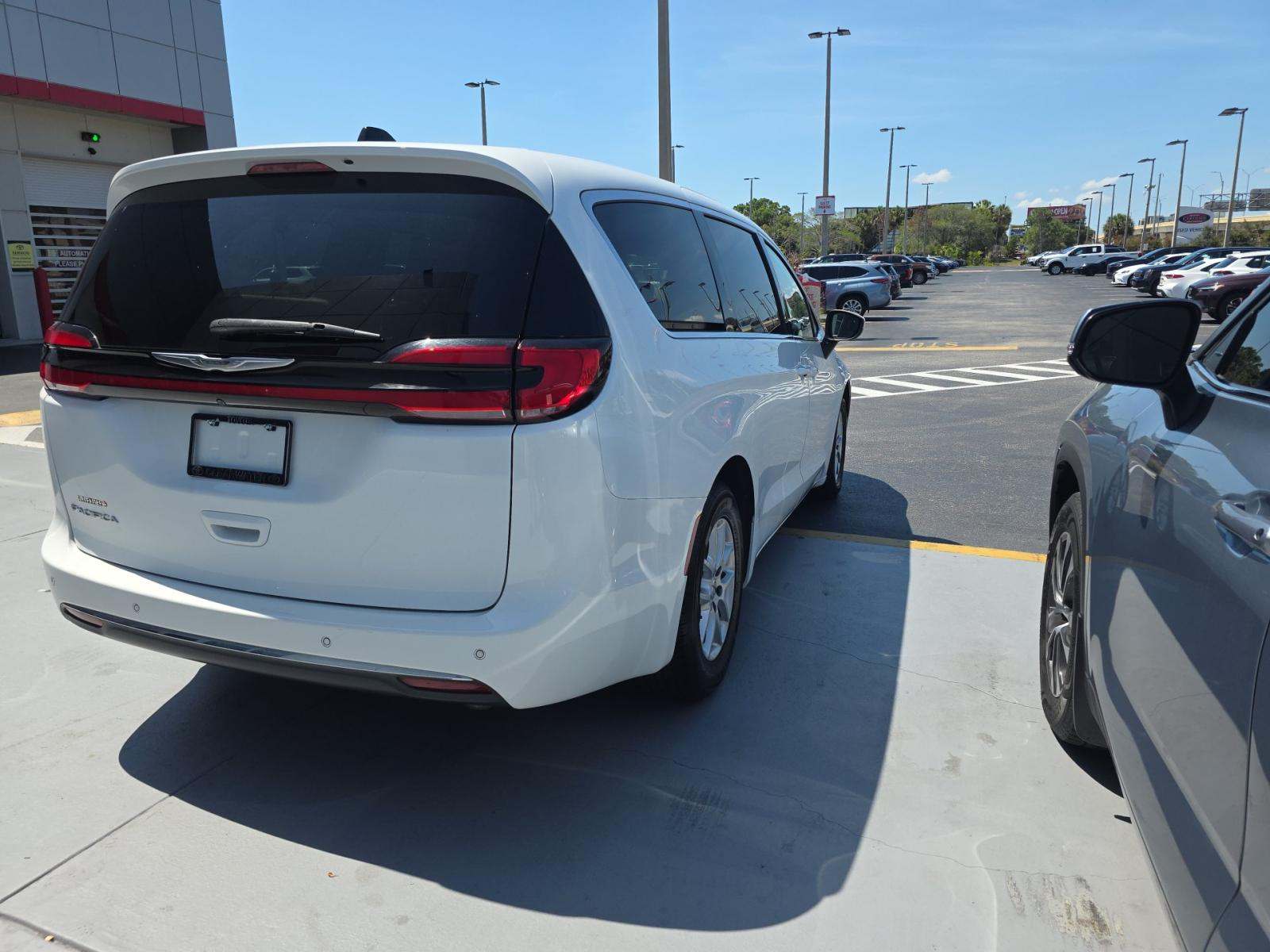 2023 Chrysler Pacifica Touring L FWD