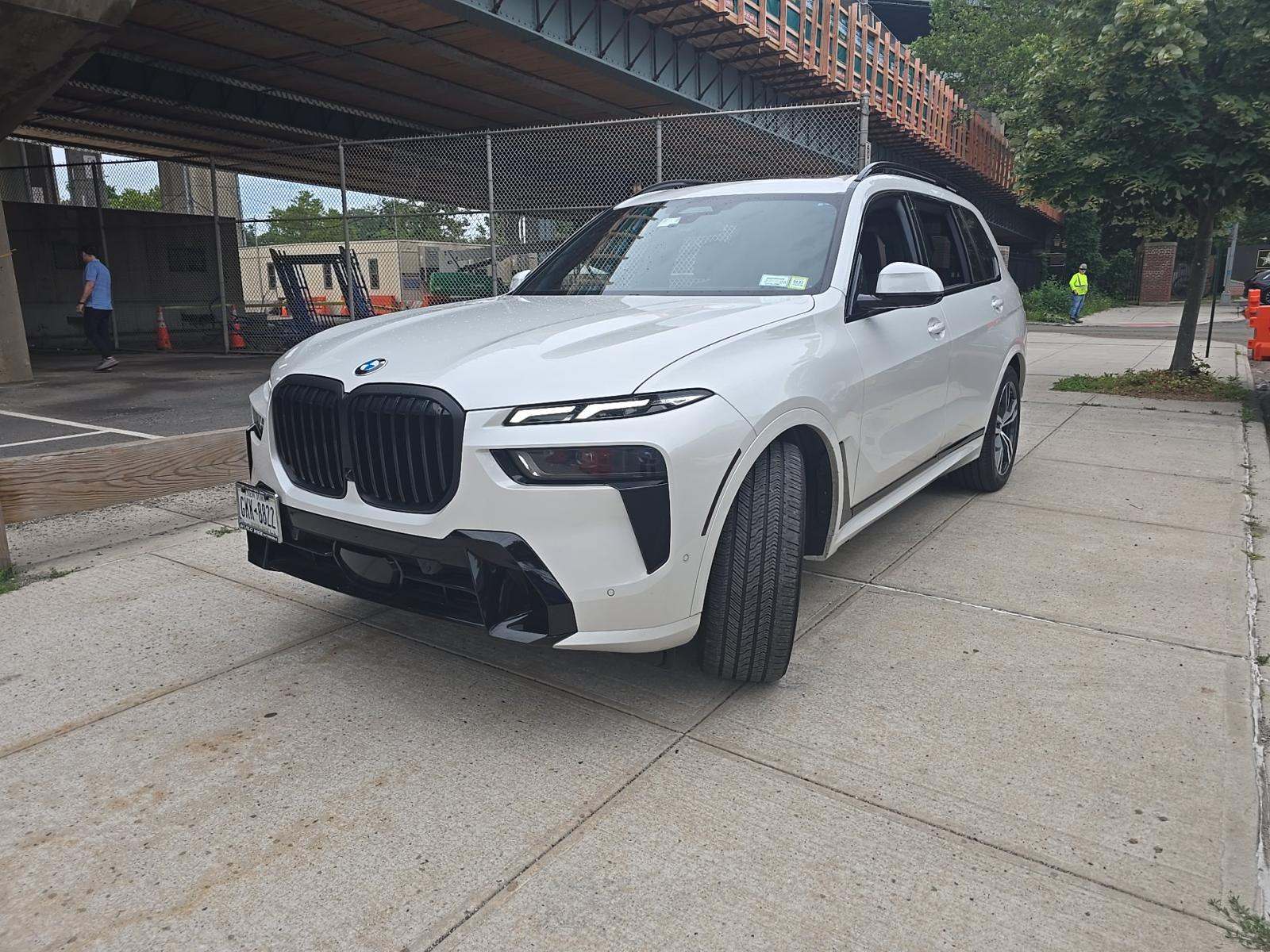 2023 BMW X7 xDrive40i AWD