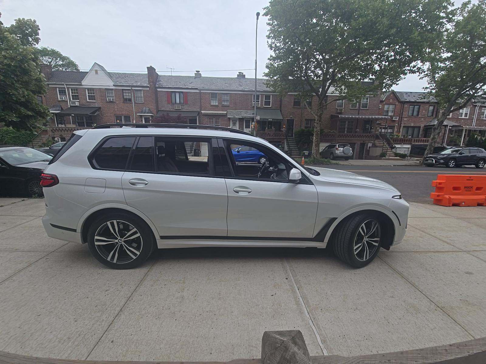 2023 BMW X7 xDrive40i AWD