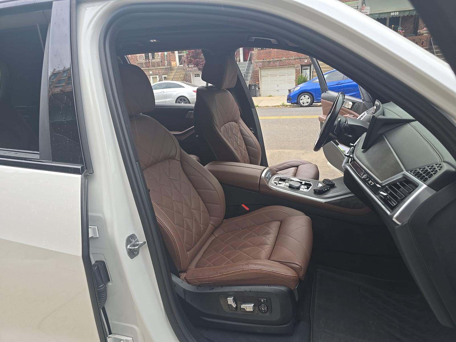2023 BMW X7 xDrive40i AWD