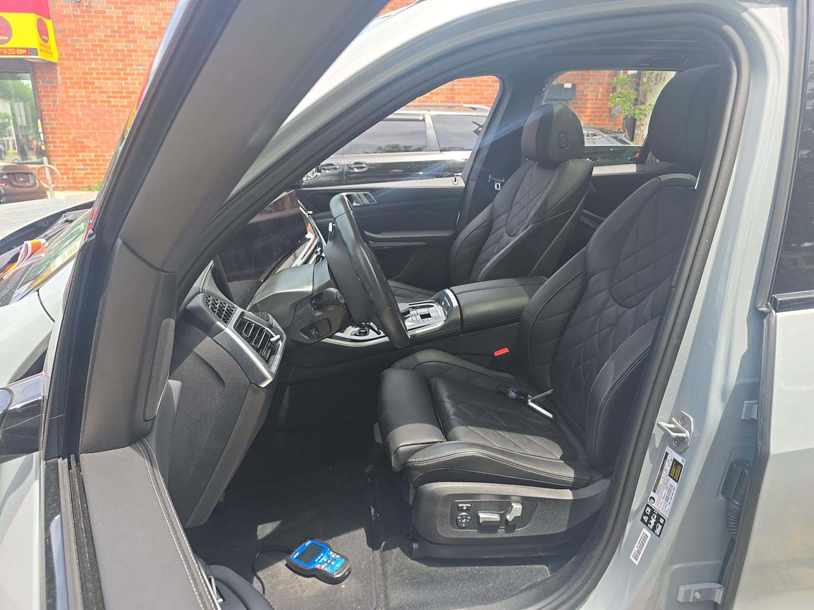 2025 BMW X5 xDrive40i AWD