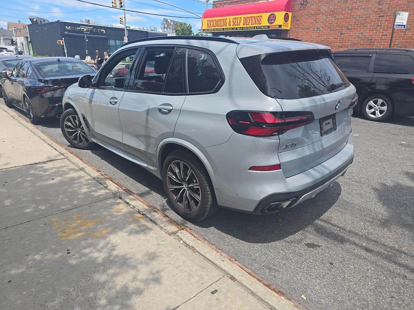 2025 BMW X5 xDrive40i AWD