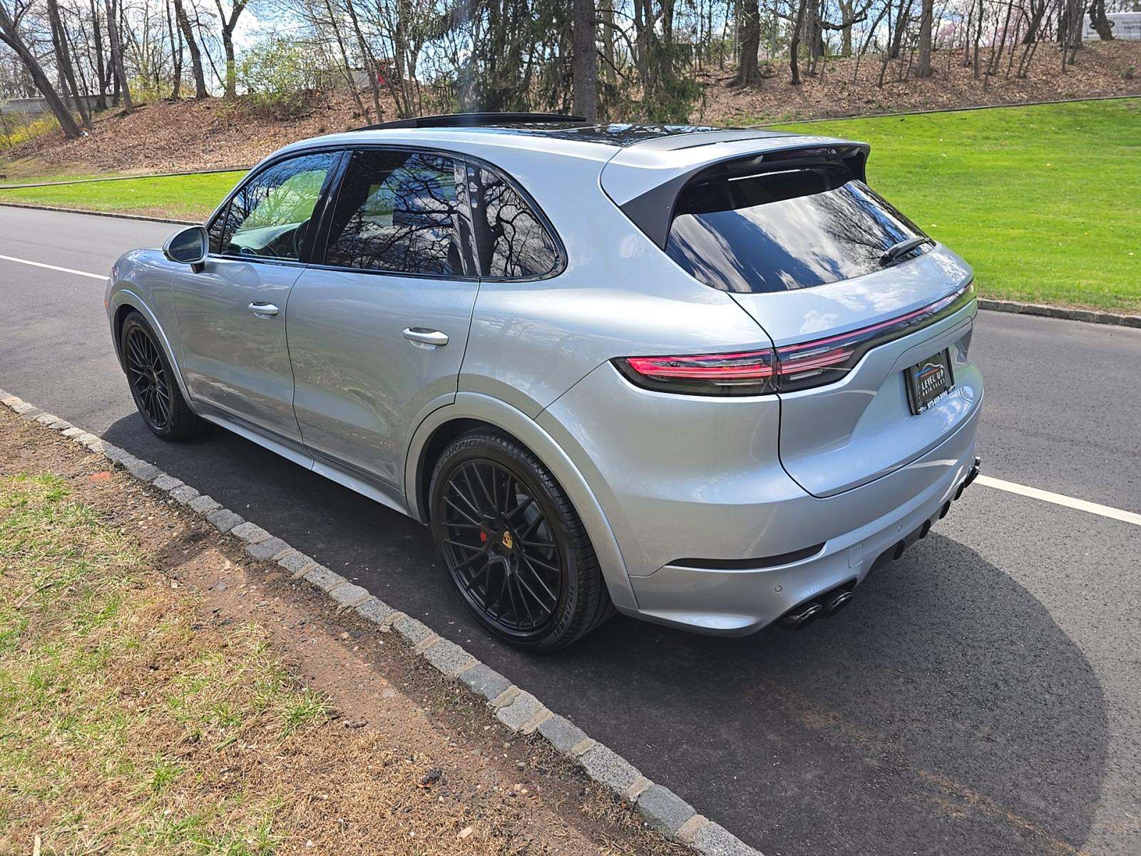 PORSCHE CAYENNE - 2