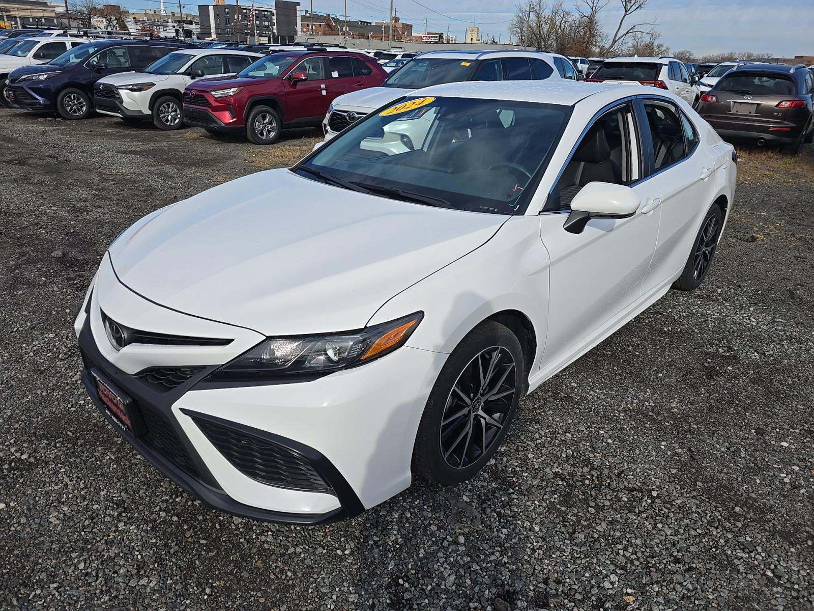 2024 Toyota Camry SE FWD
