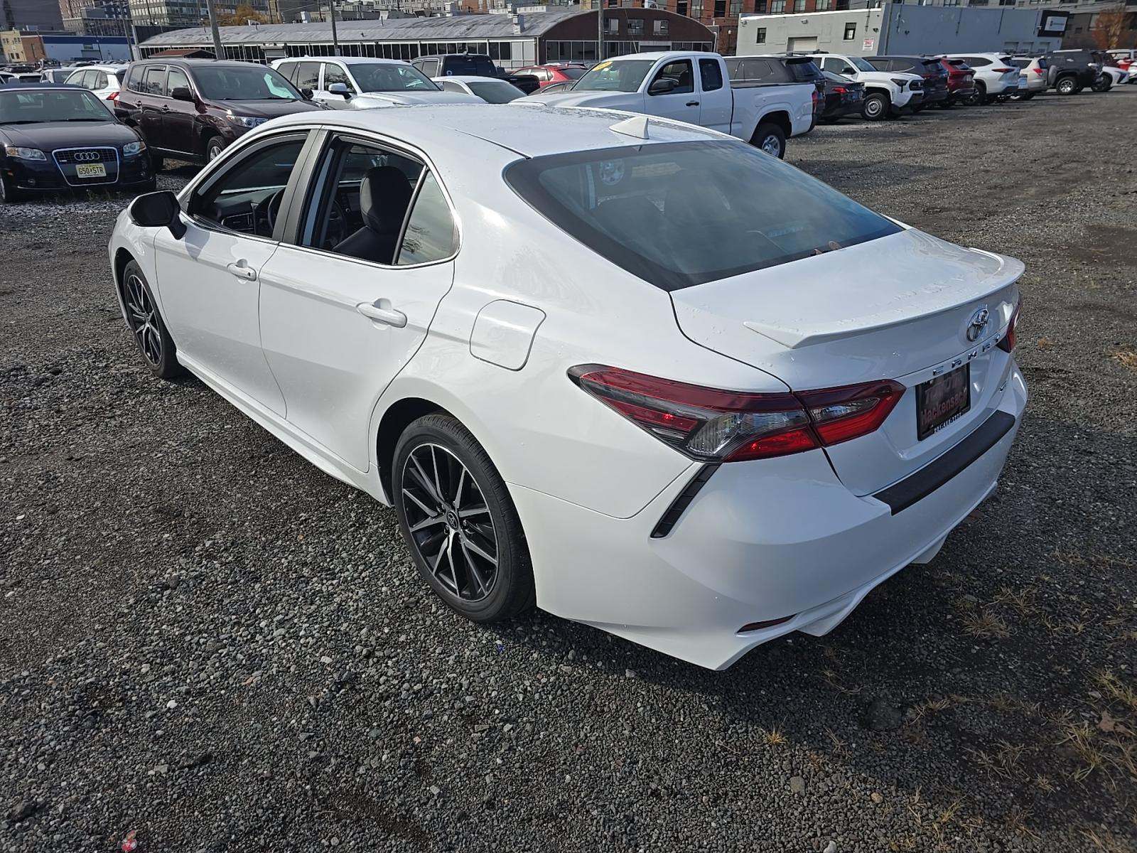 2024 Toyota Camry SE FWD
