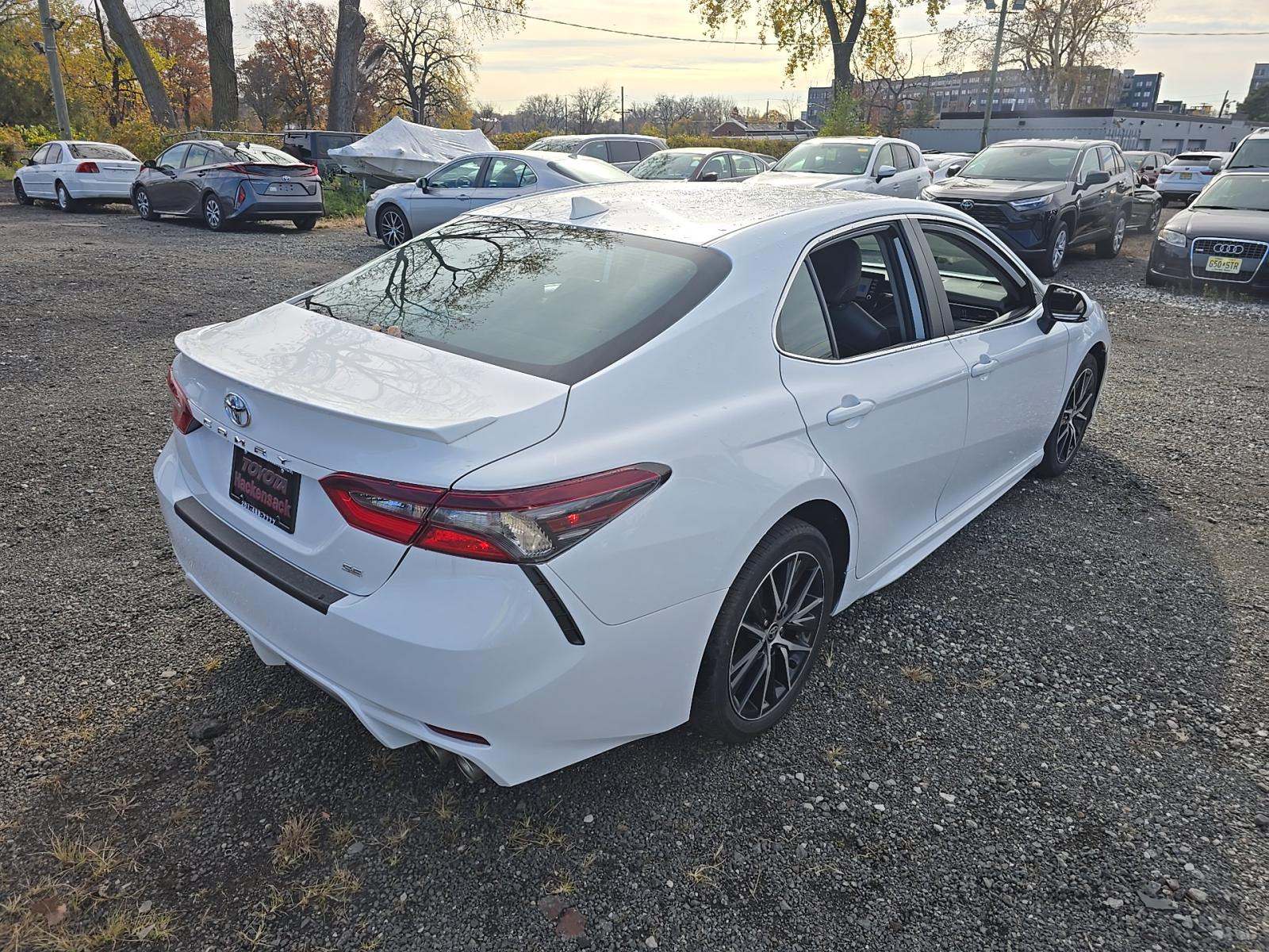 2024 Toyota Camry SE FWD