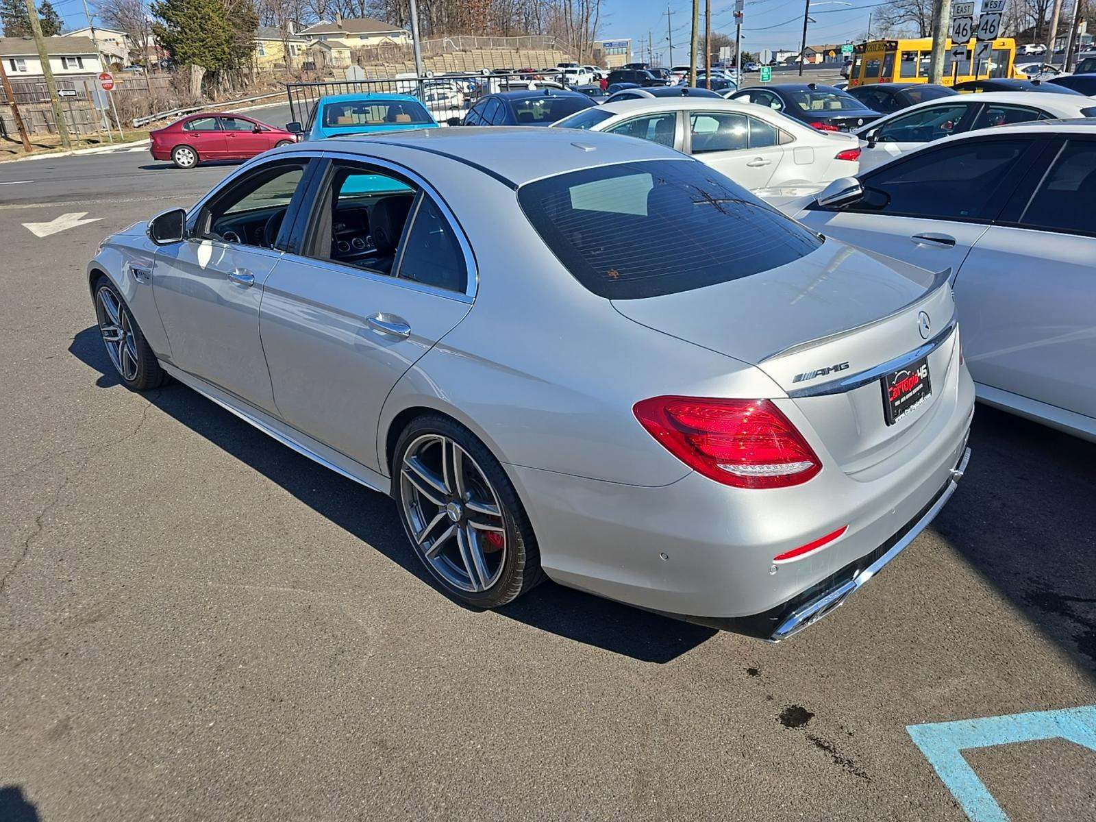 MERCEDES-BENZ E-CLASS - 2