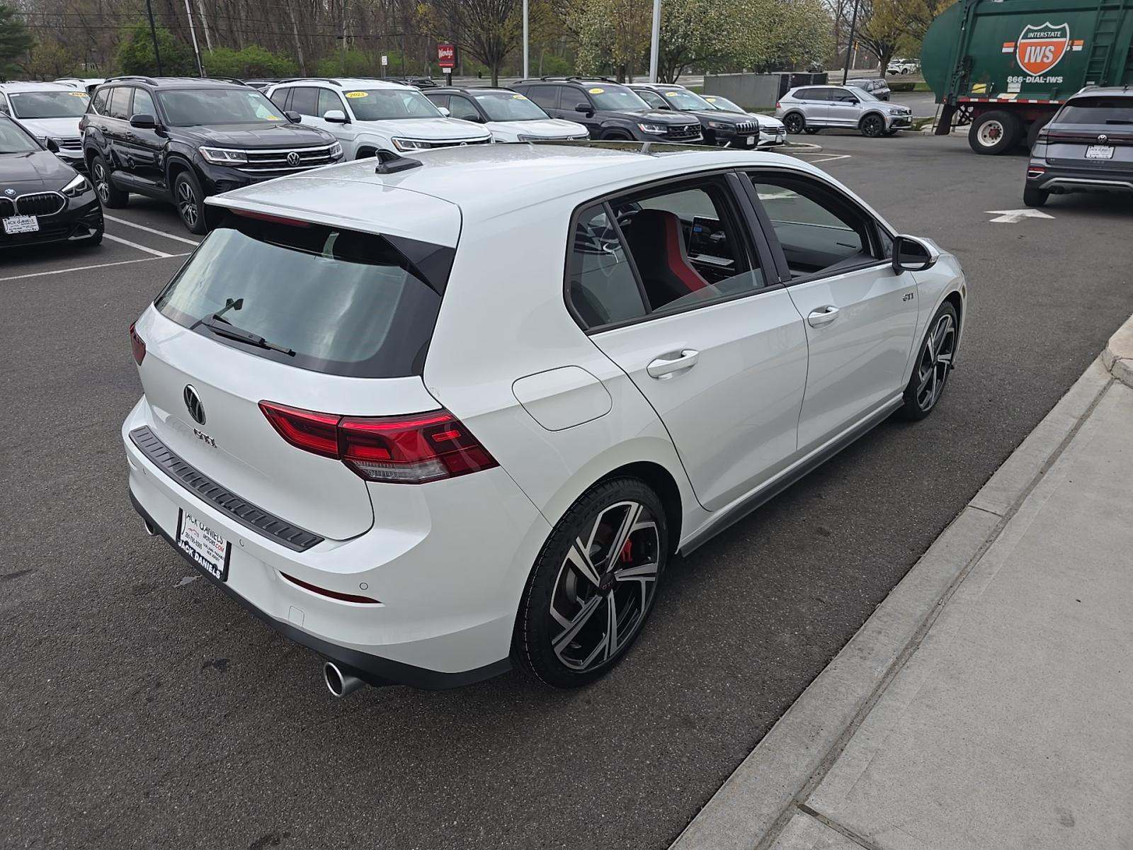 2025 Volkswagen Golf GTI 2.0T SE FWD