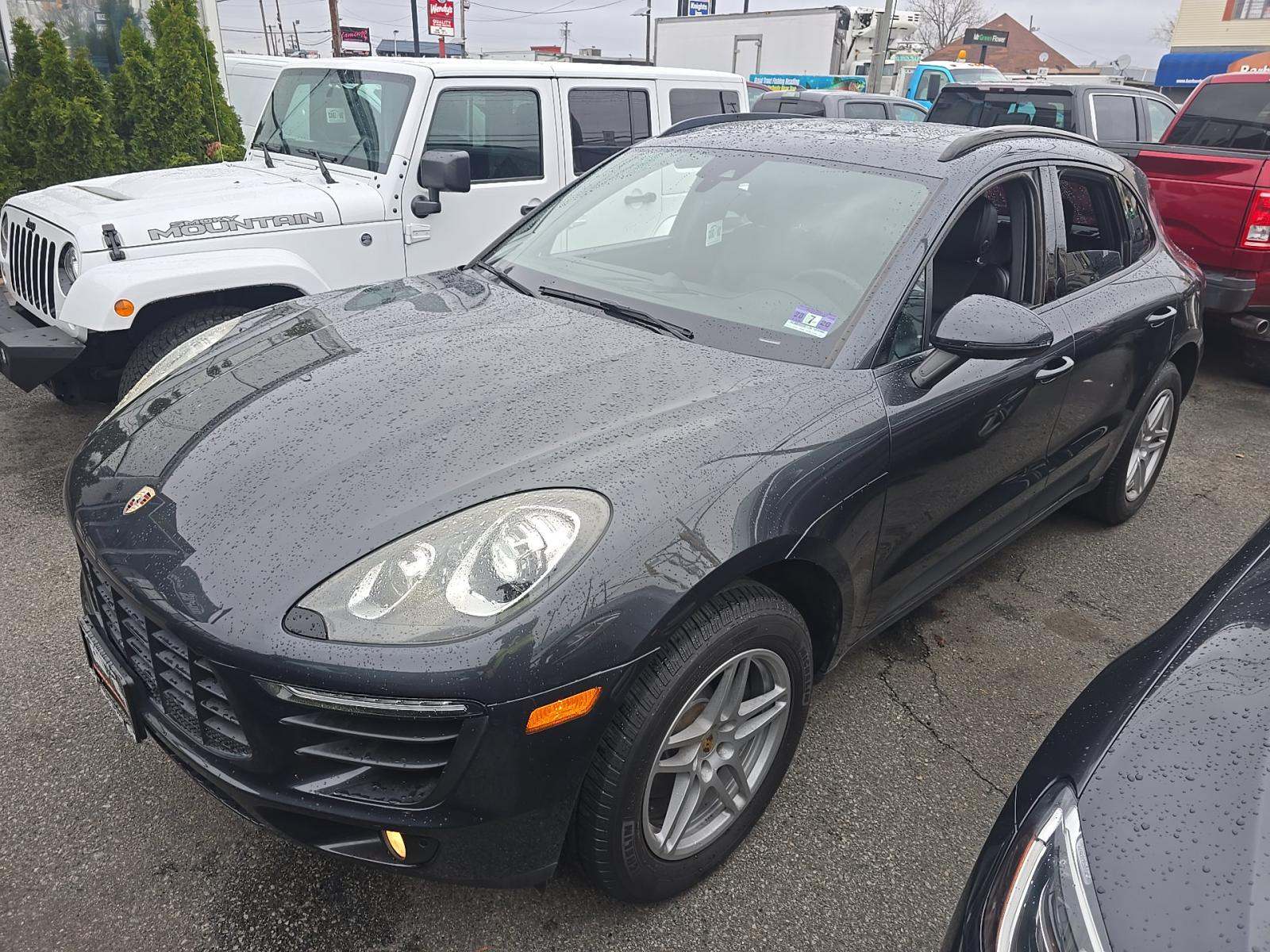 2017 Porsche Macan Base AWD