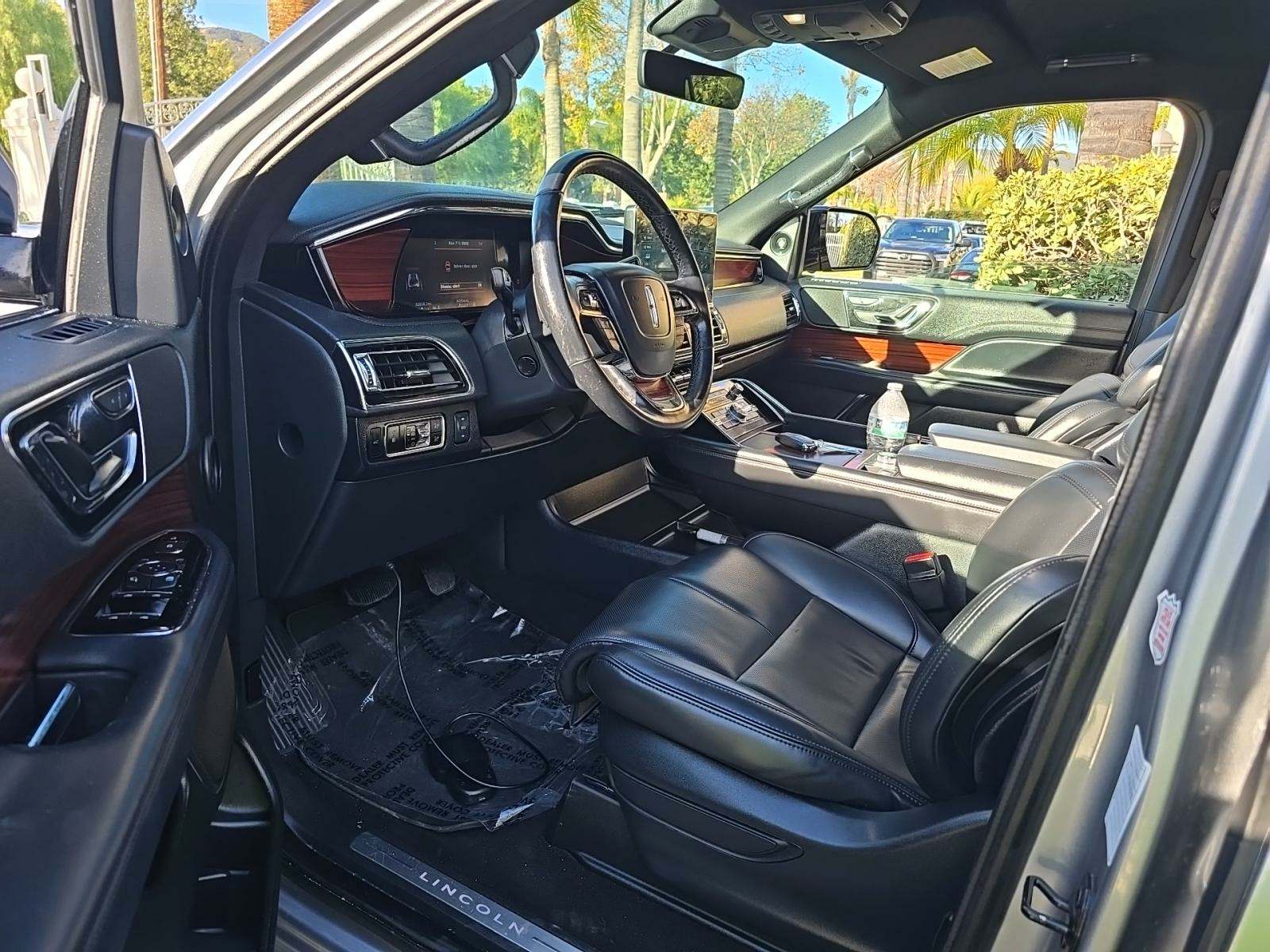 2023 Lincoln Navigator Standard AWD