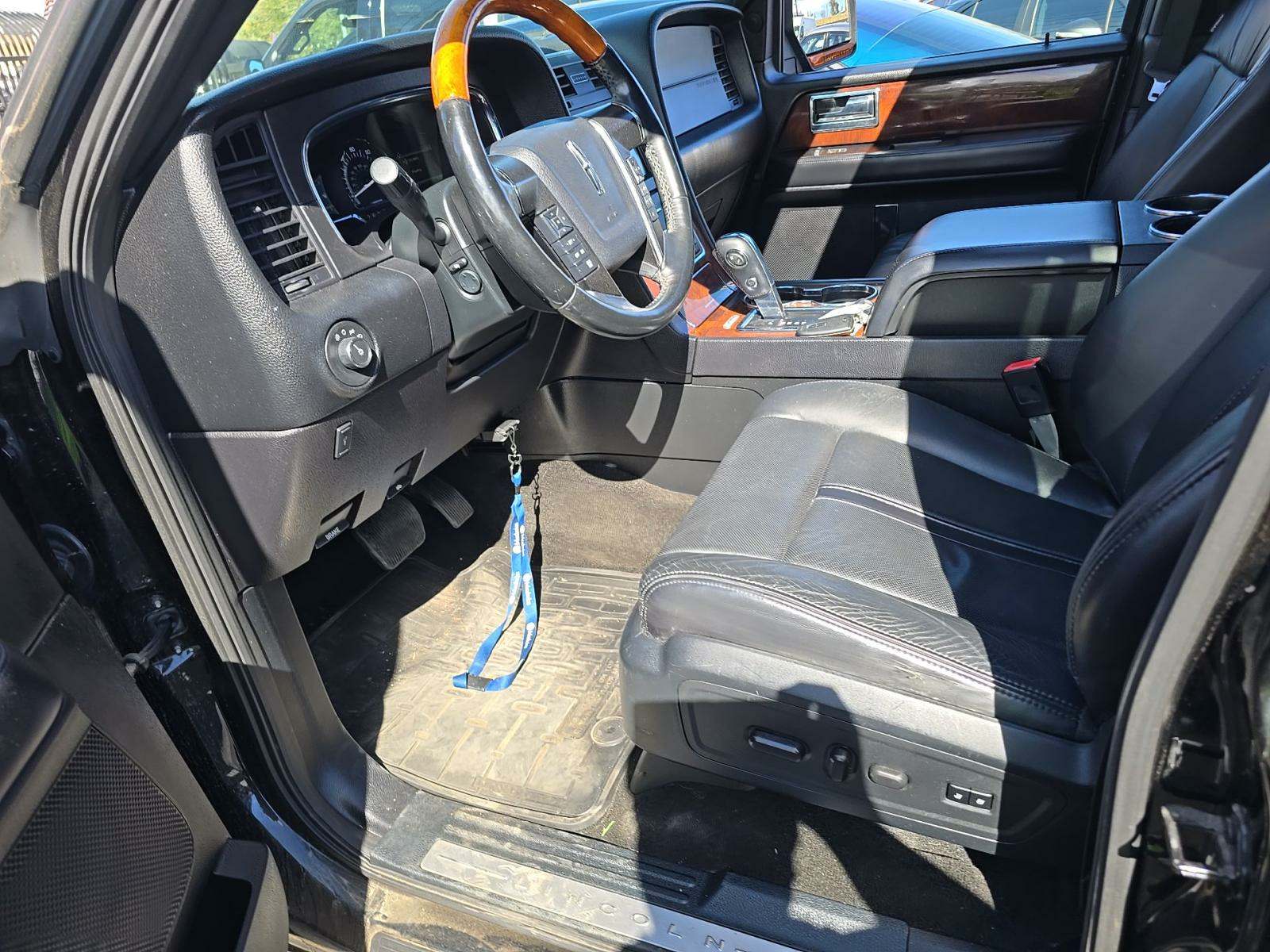 2016 Lincoln Navigator Select AWD