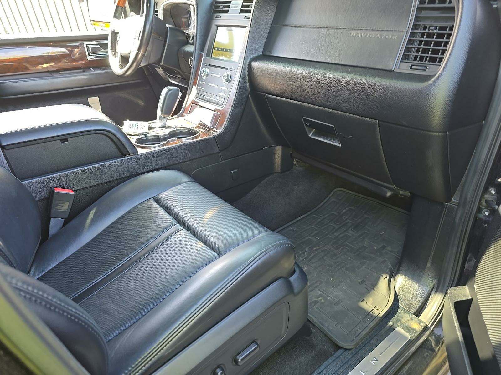 2016 Lincoln Navigator Select AWD