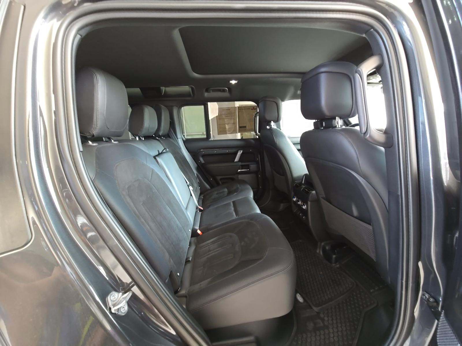 2023 Land Rover Defender 110 V8 AWD