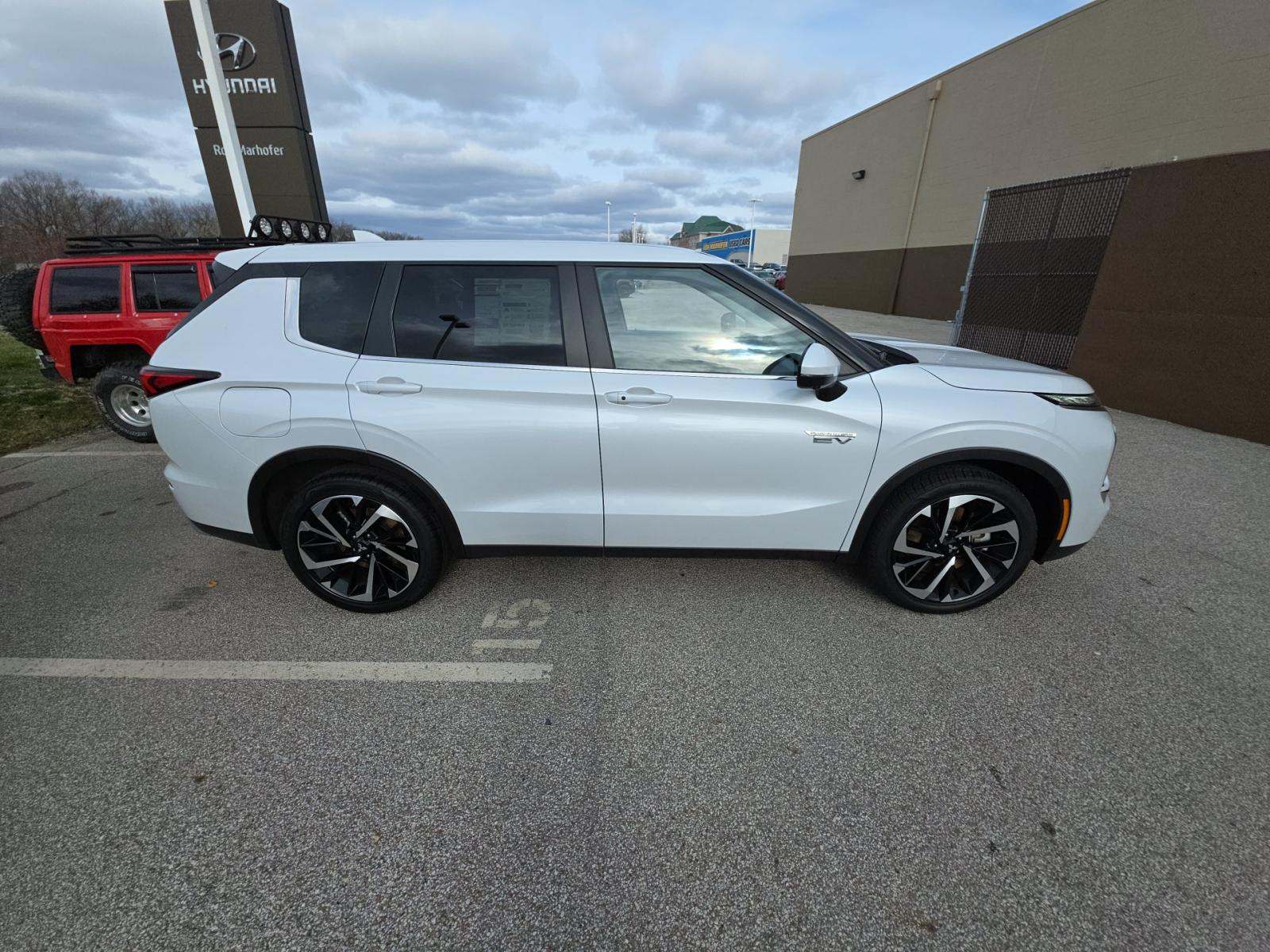 2024 Mitsubishi Outlander PHEV SE AWD