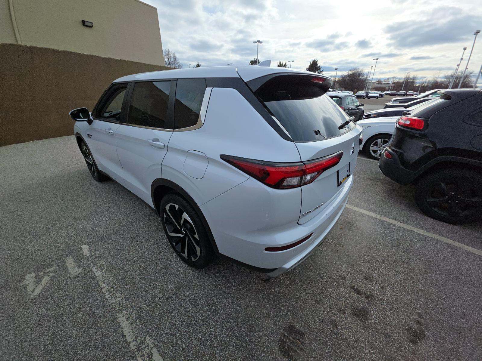 2024 Mitsubishi Outlander PHEV SE AWD