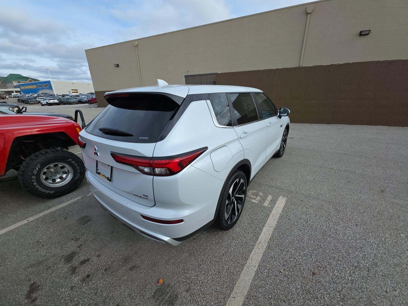 2024 Mitsubishi Outlander PHEV SE AWD