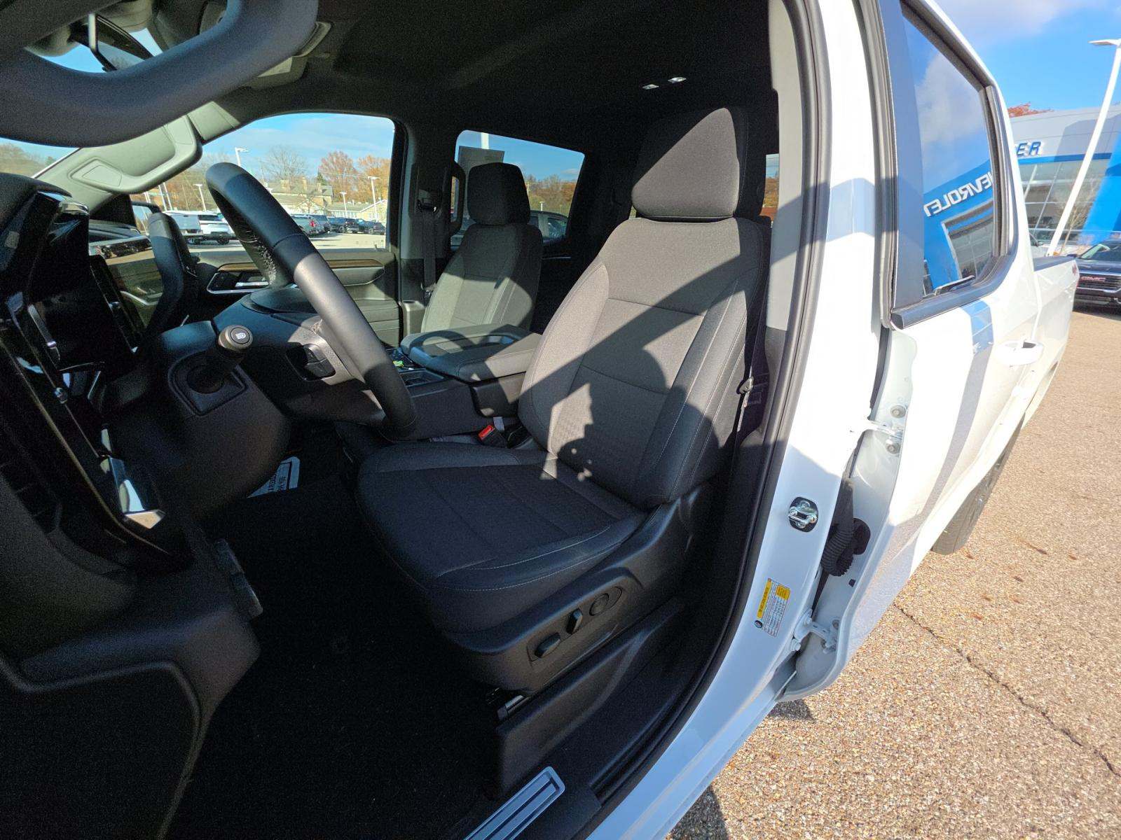 2025 Chevrolet Silverado 1500 RST AWD