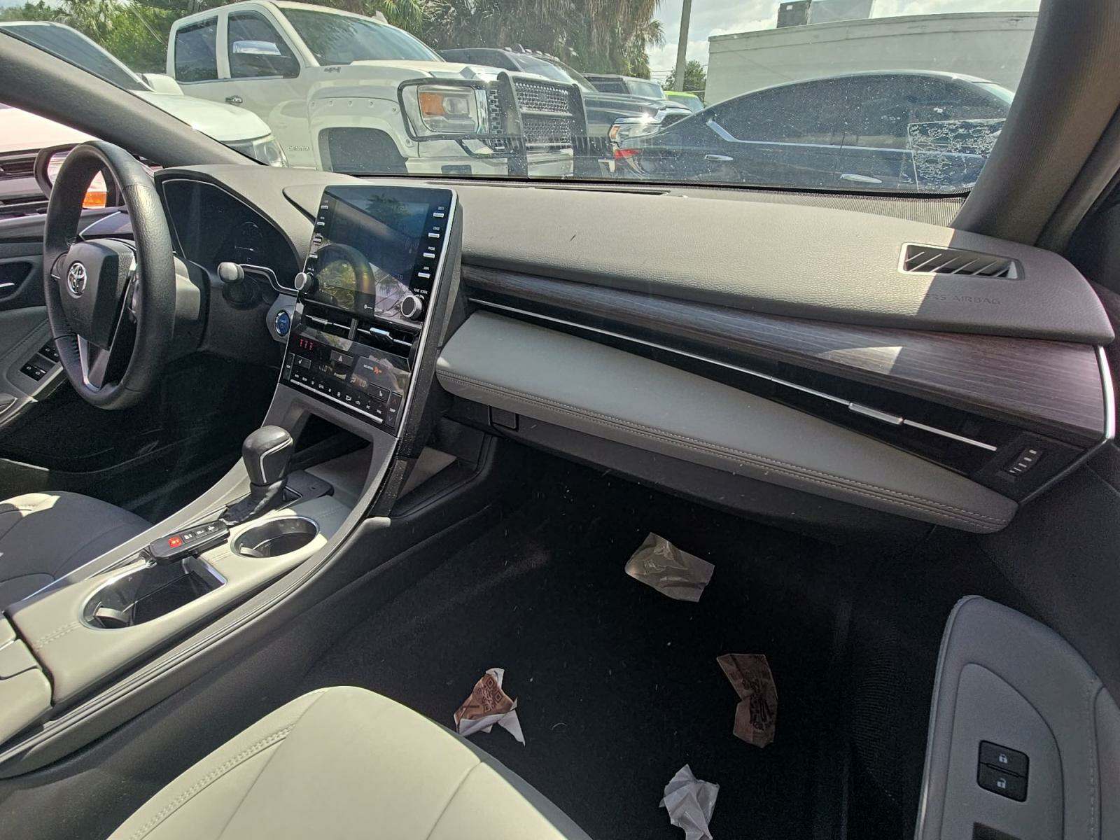 2022 Toyota Avalon Hybrid XLE FWD