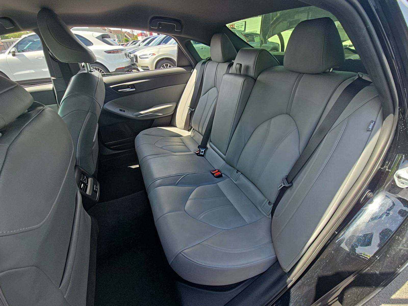 2022 Toyota Avalon Hybrid XLE FWD