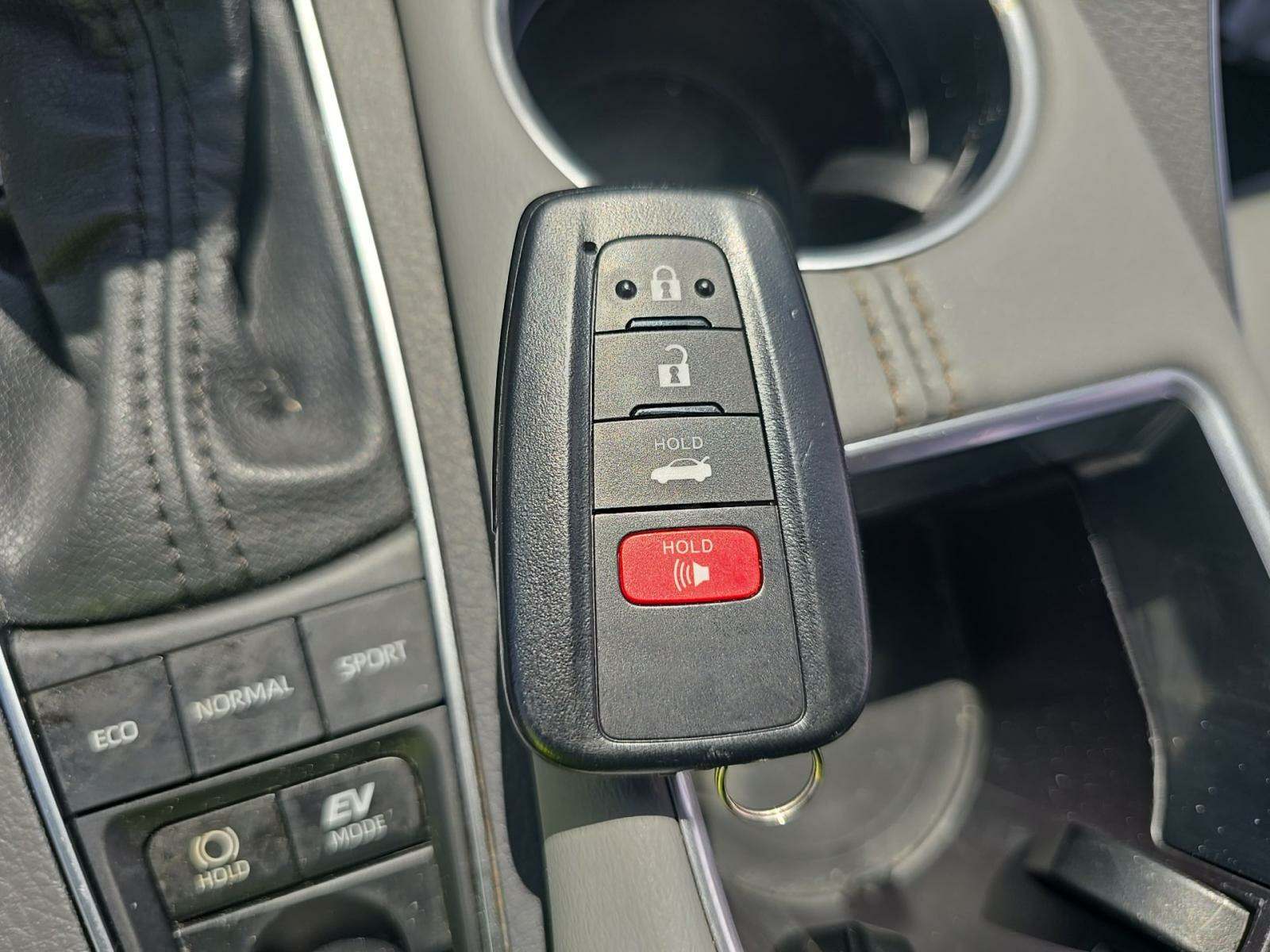 2022 Toyota Avalon Hybrid XLE FWD