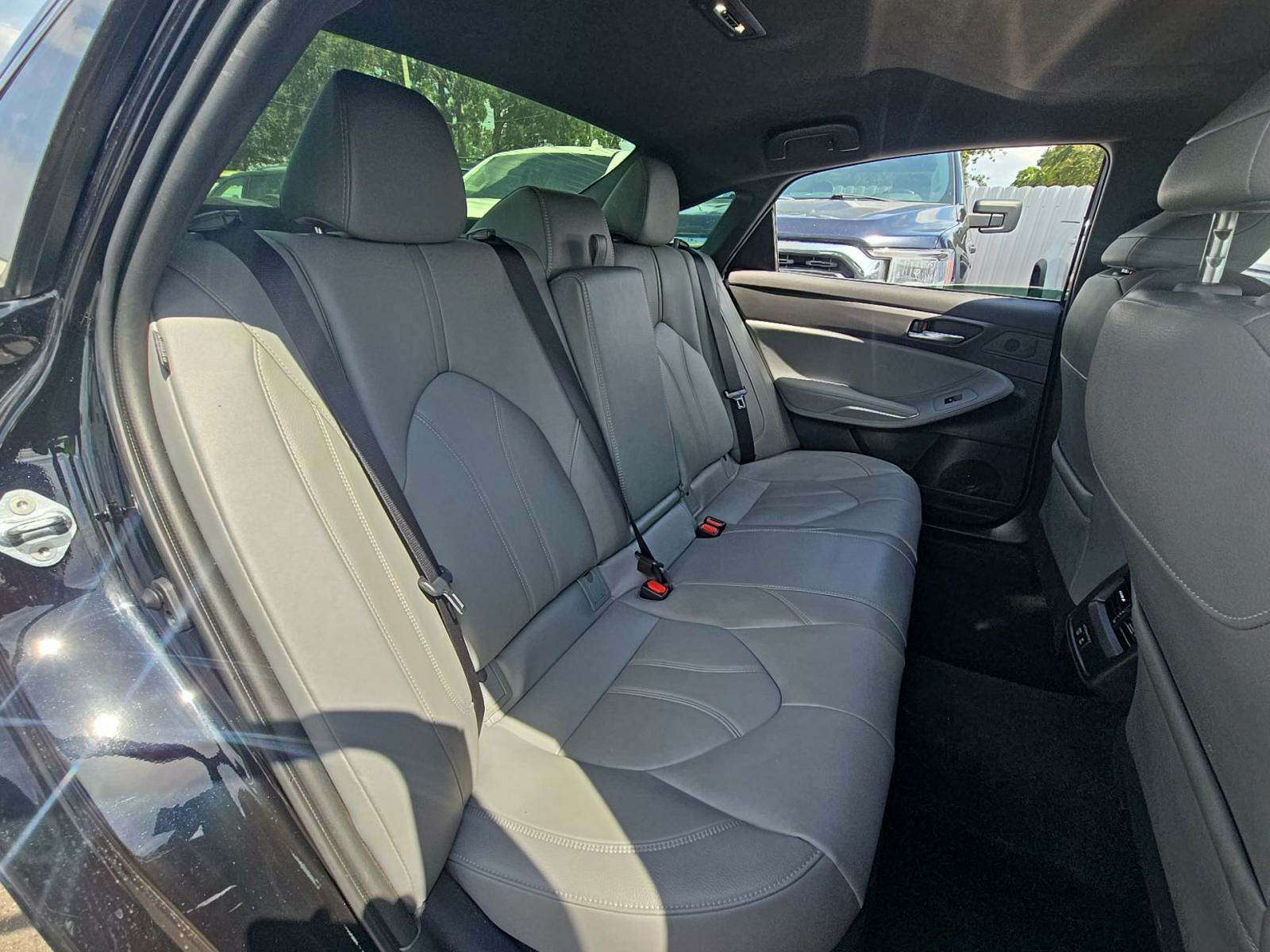 2022 Toyota Avalon Hybrid XLE FWD