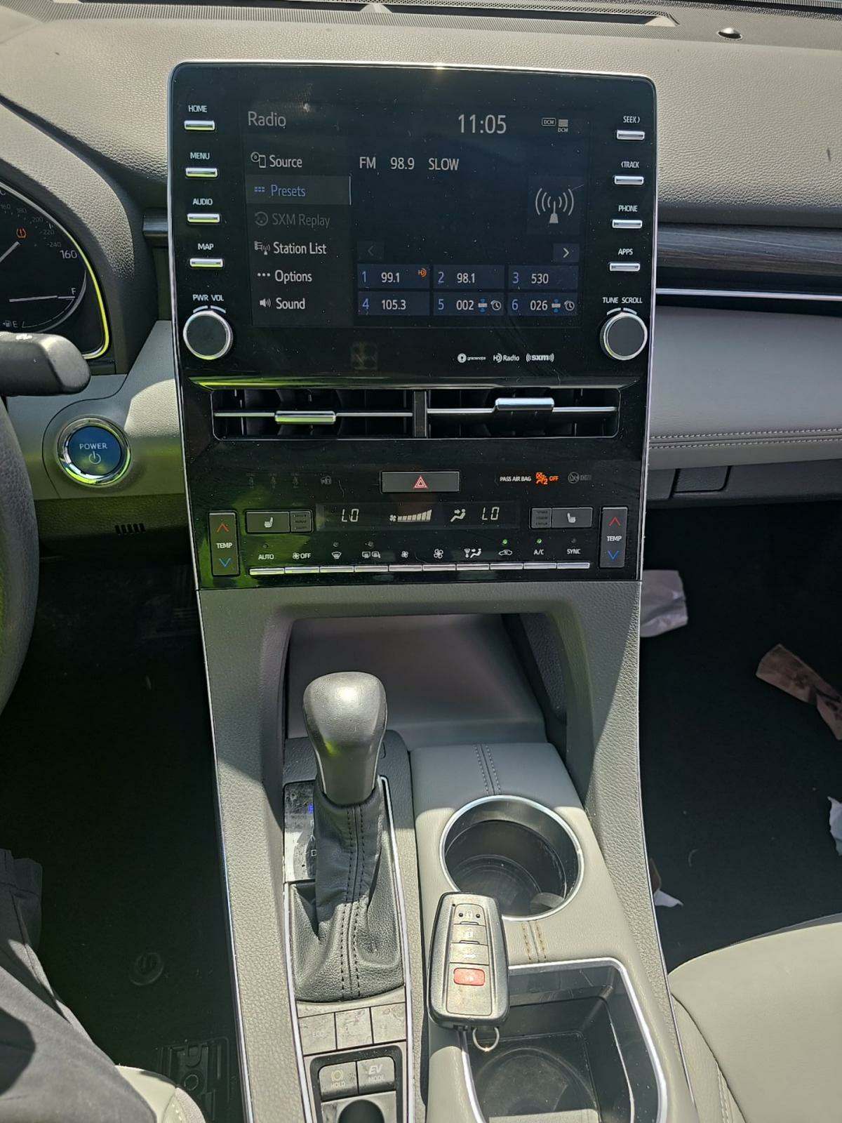 2022 Toyota Avalon Hybrid XLE FWD