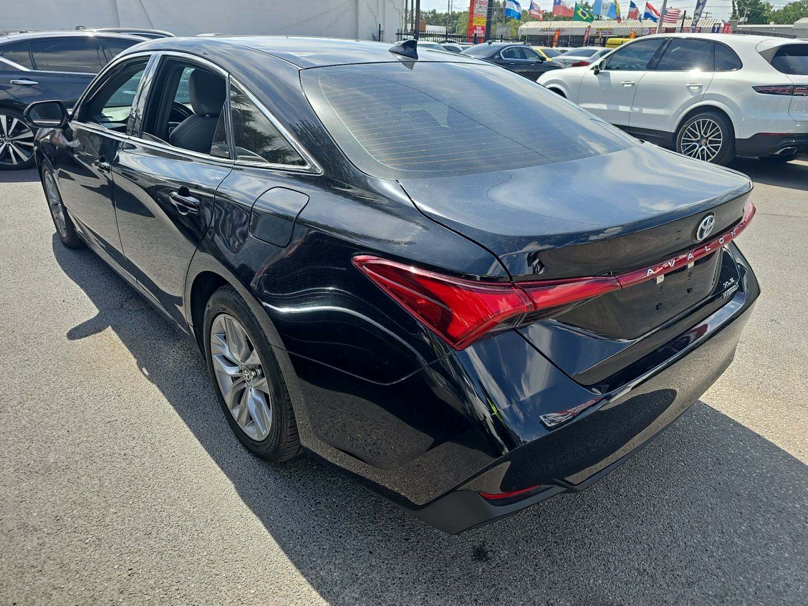 2022 Toyota Avalon Hybrid XLE FWD