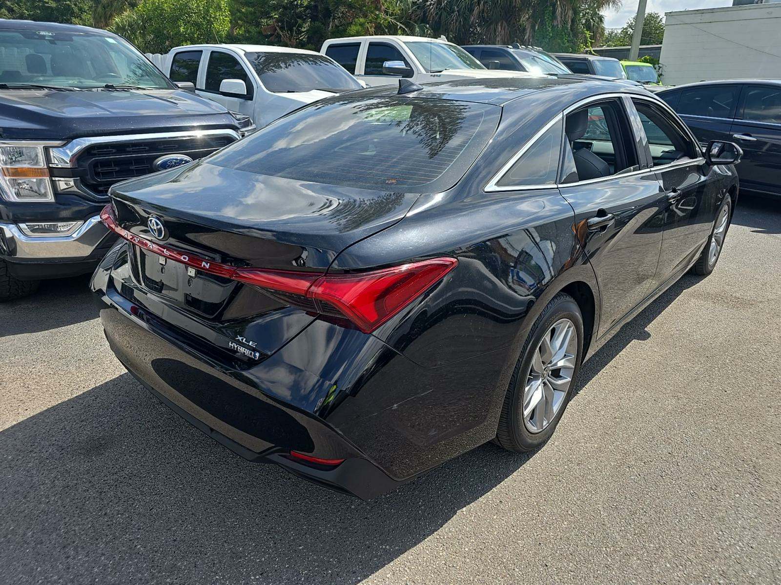 2022 Toyota Avalon Hybrid XLE FWD