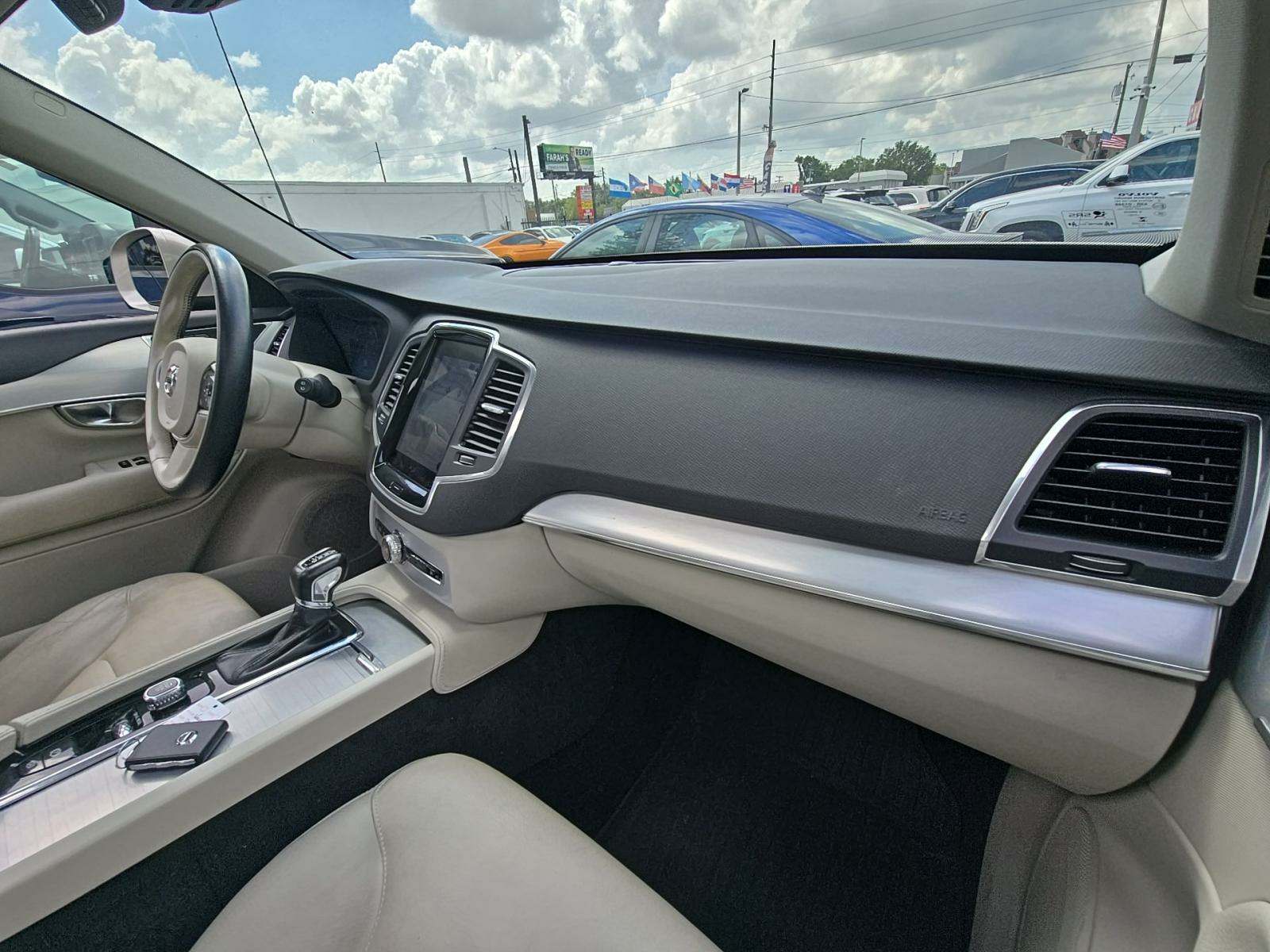 2018 Volvo XC90 T6 Momentum AWD