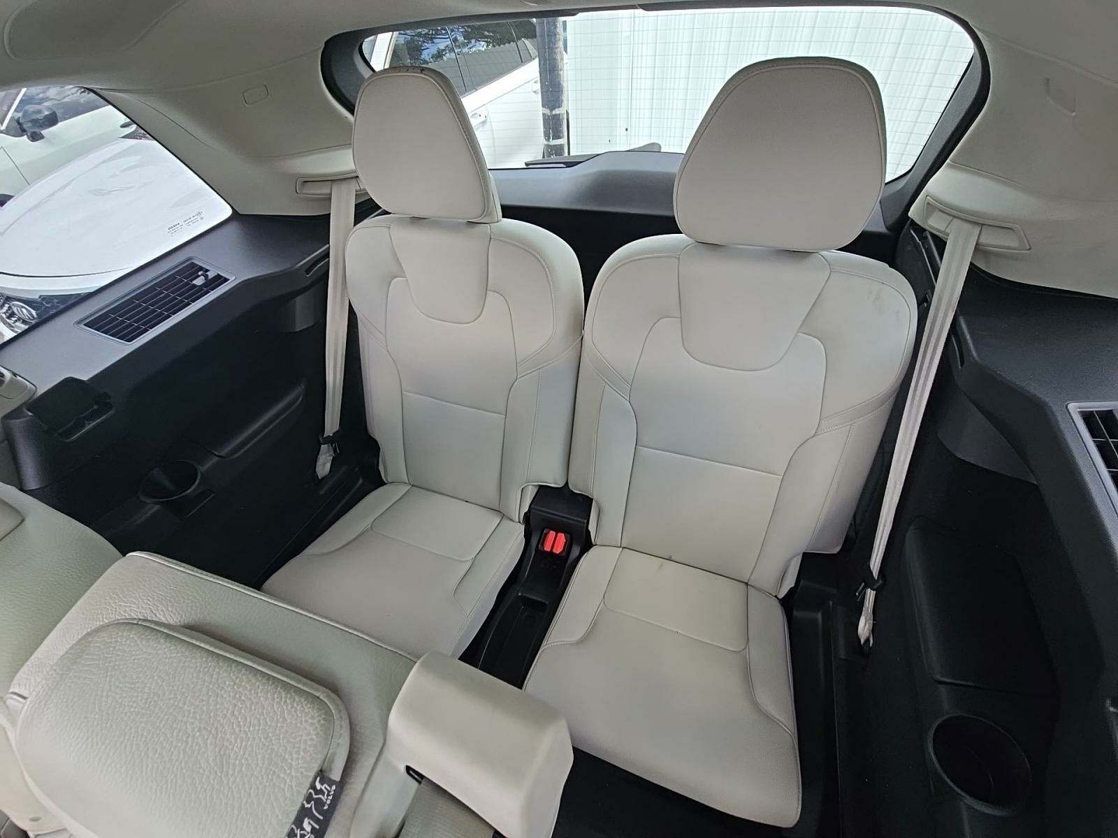 2018 Volvo XC90 T6 Momentum AWD