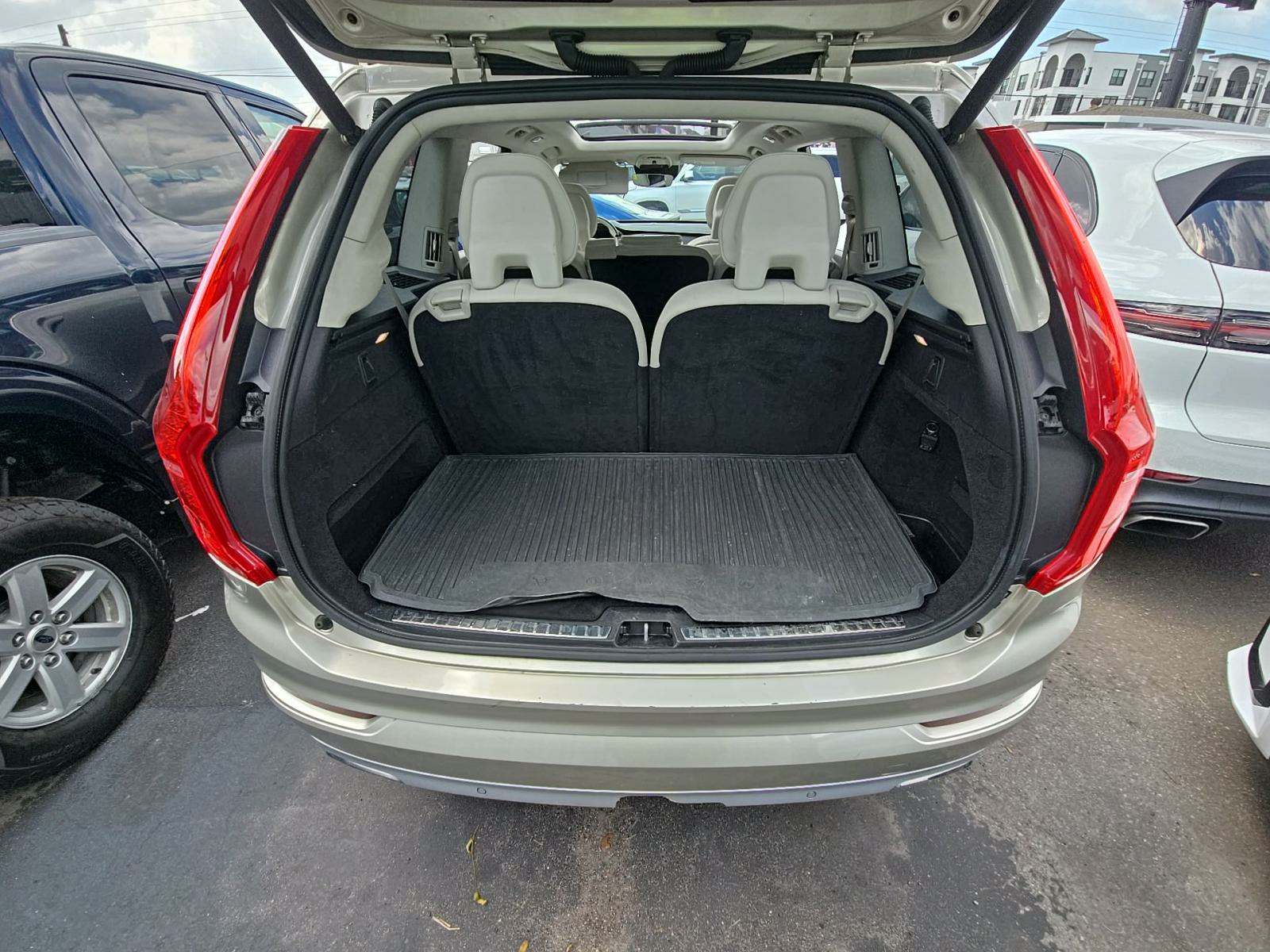 2018 Volvo XC90 T6 Momentum AWD