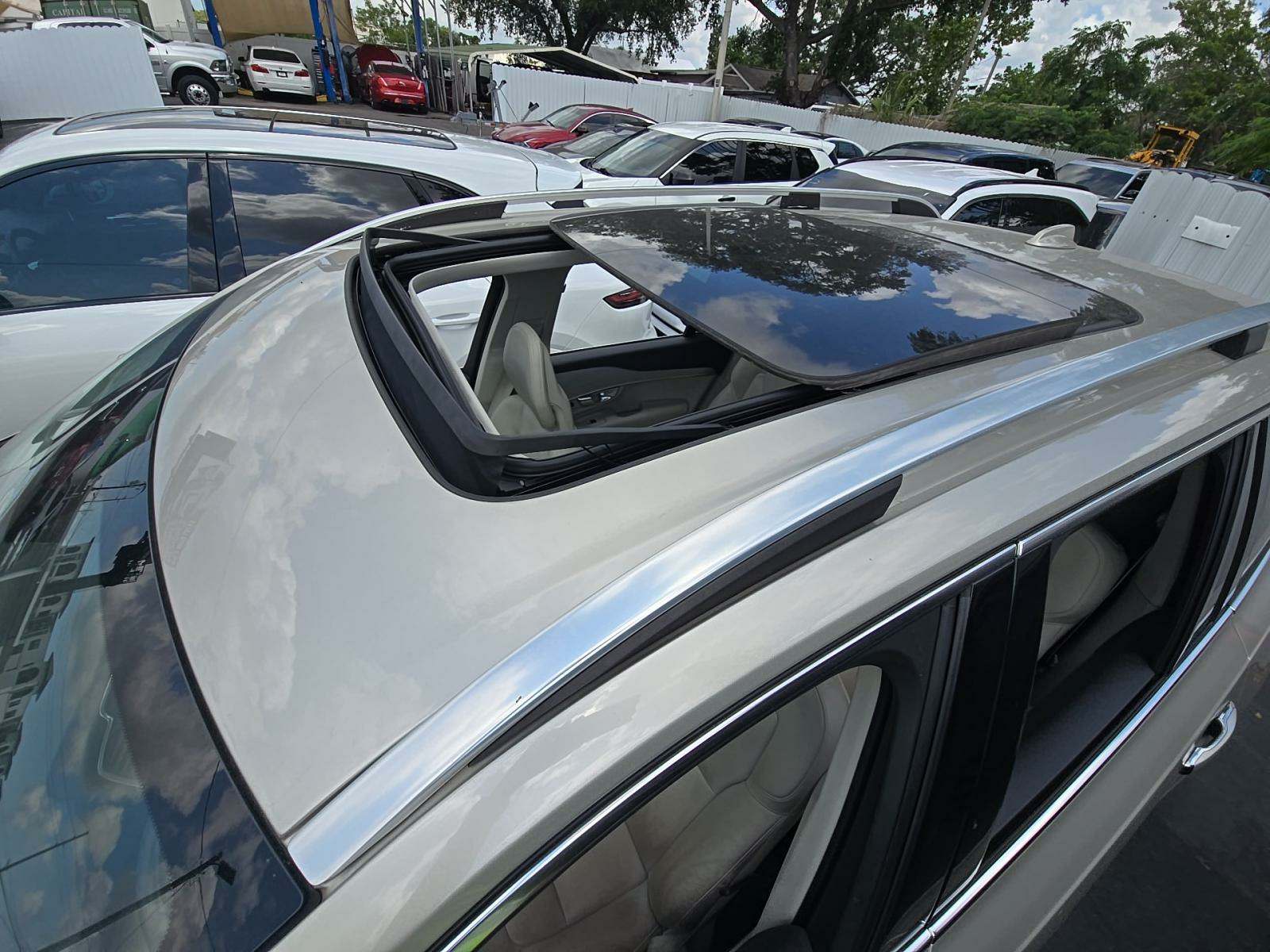 2018 Volvo XC90 T6 Momentum AWD