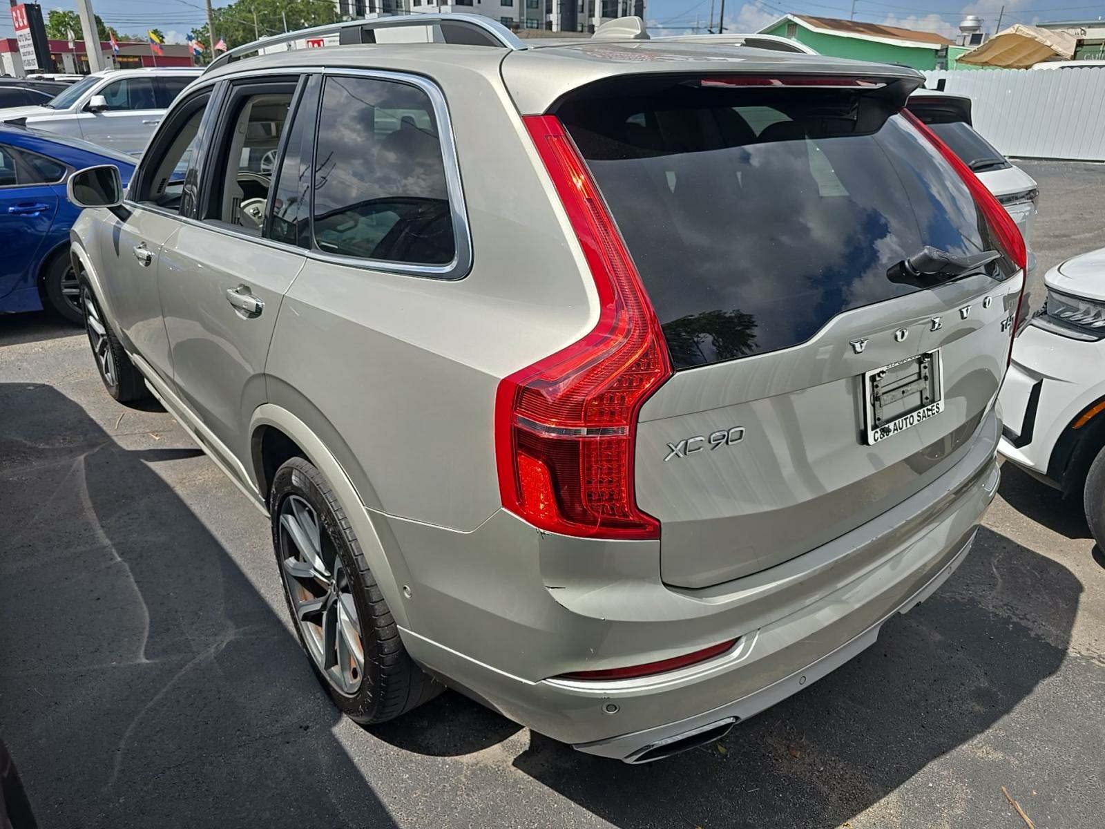 2018 Volvo XC90 T6 Momentum AWD