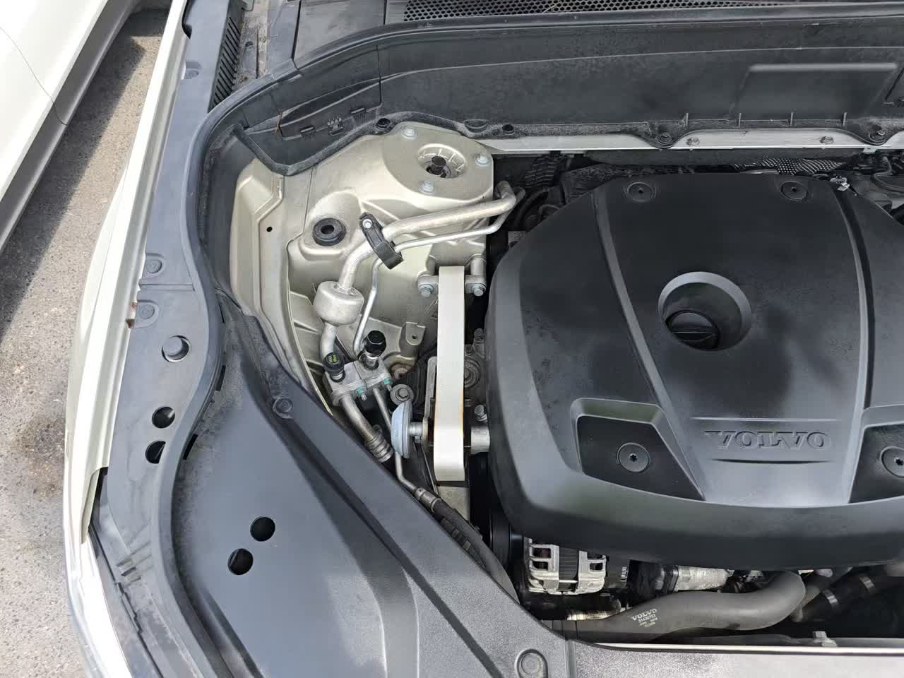 2018 Volvo XC90 T6 Momentum AWD