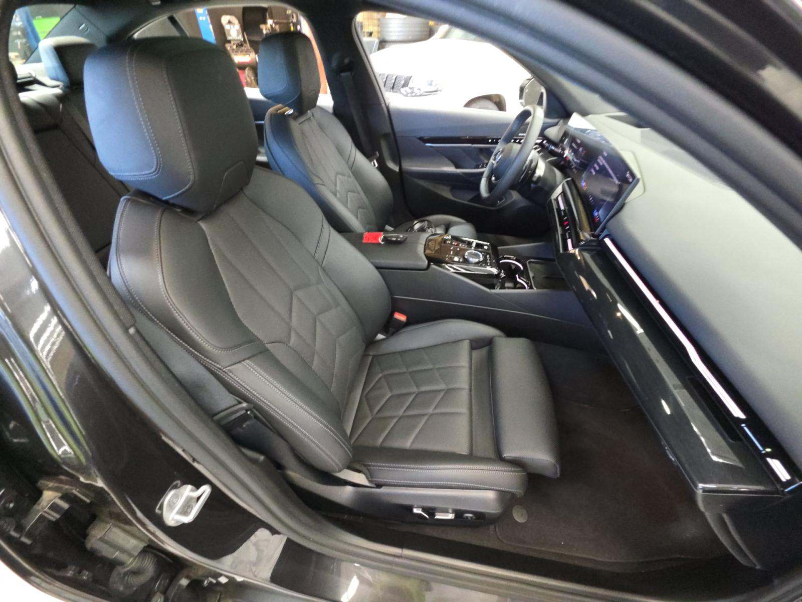 2026 BMW 5 Series 530i xDrive AWD