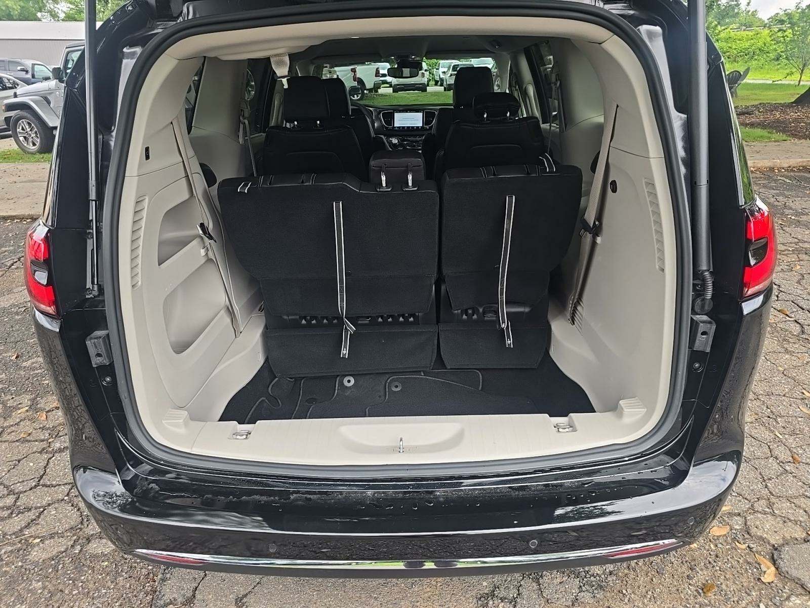 2024 Chrysler Pacifica Touring L FWD