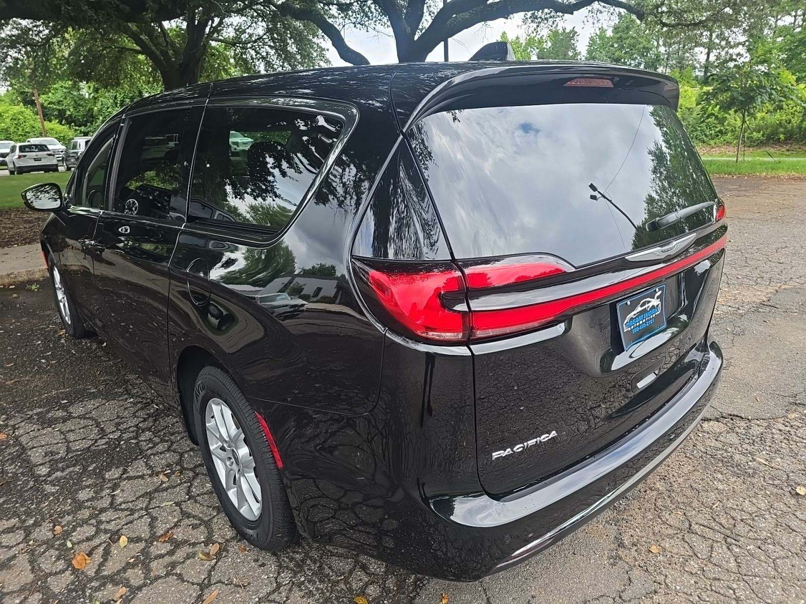 2024 Chrysler Pacifica Touring L FWD