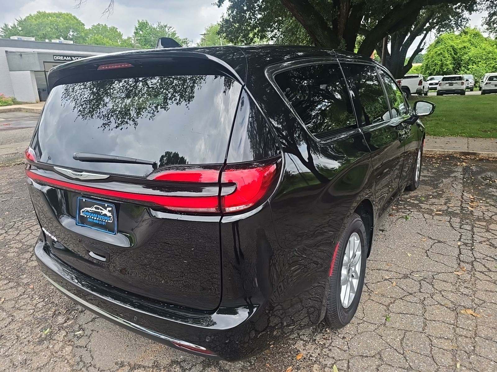 2024 Chrysler Pacifica Touring L FWD