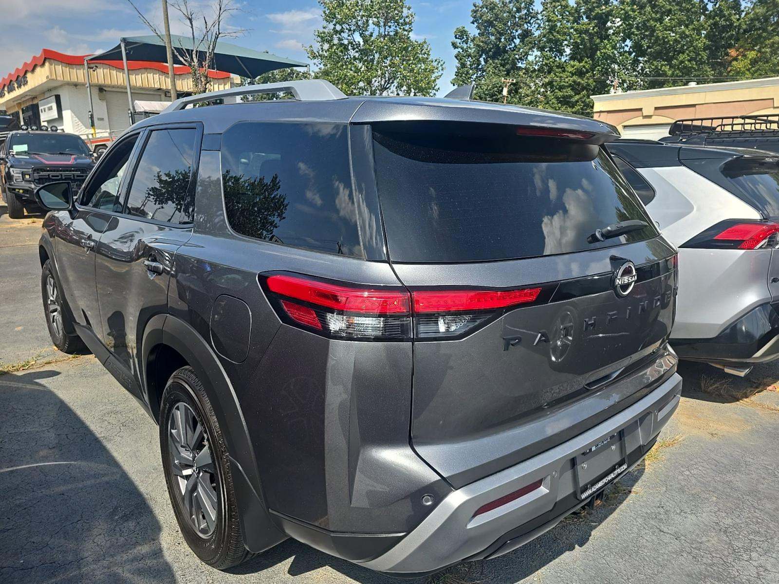 2022 Nissan Pathfinder SL AWD