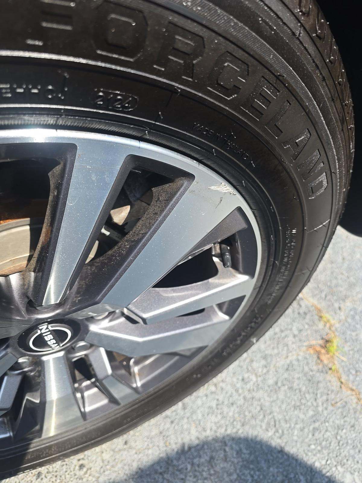 2022 Nissan Pathfinder SL AWD