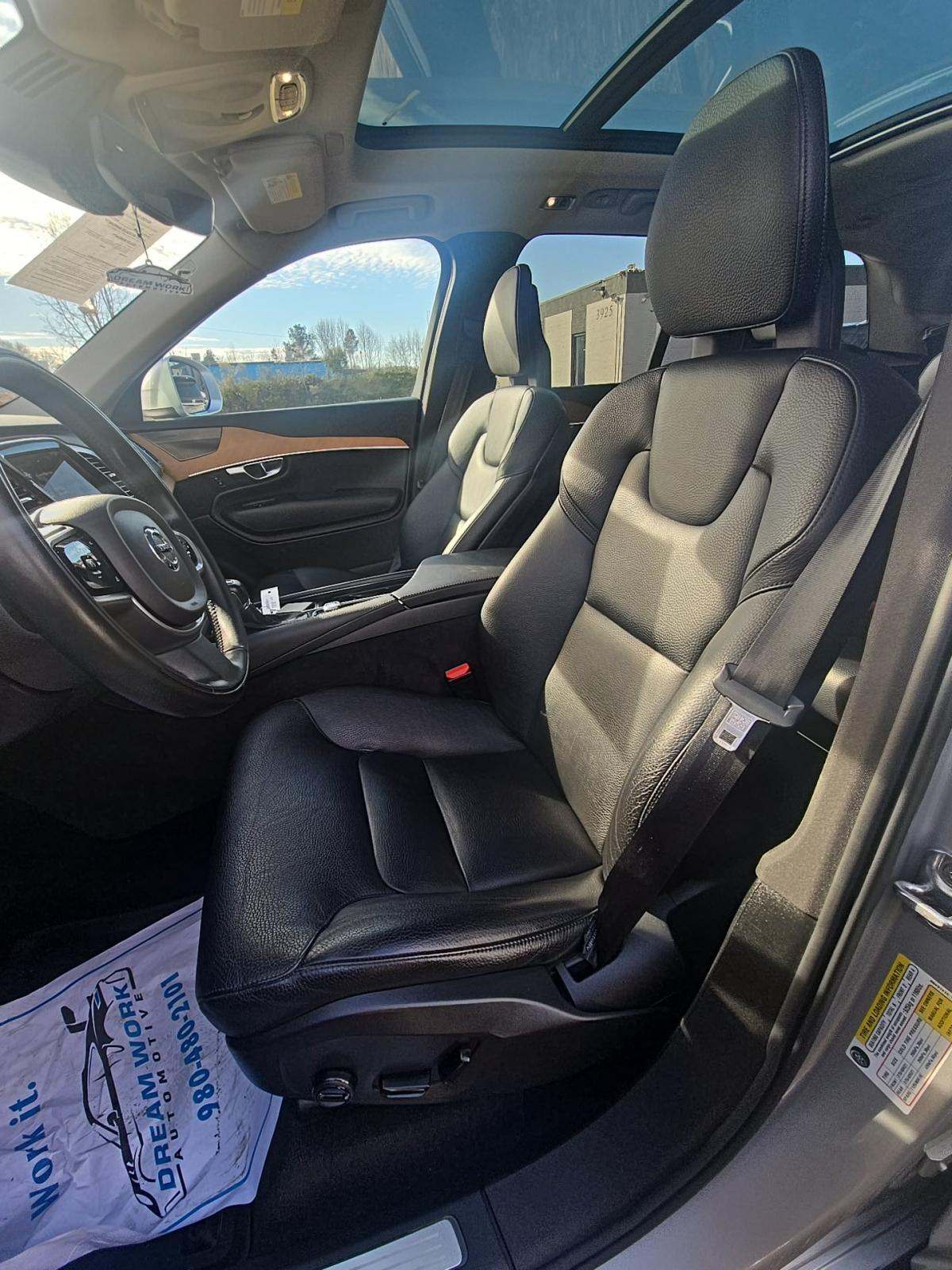 2022 Volvo XC90 T6 Momentum AWD