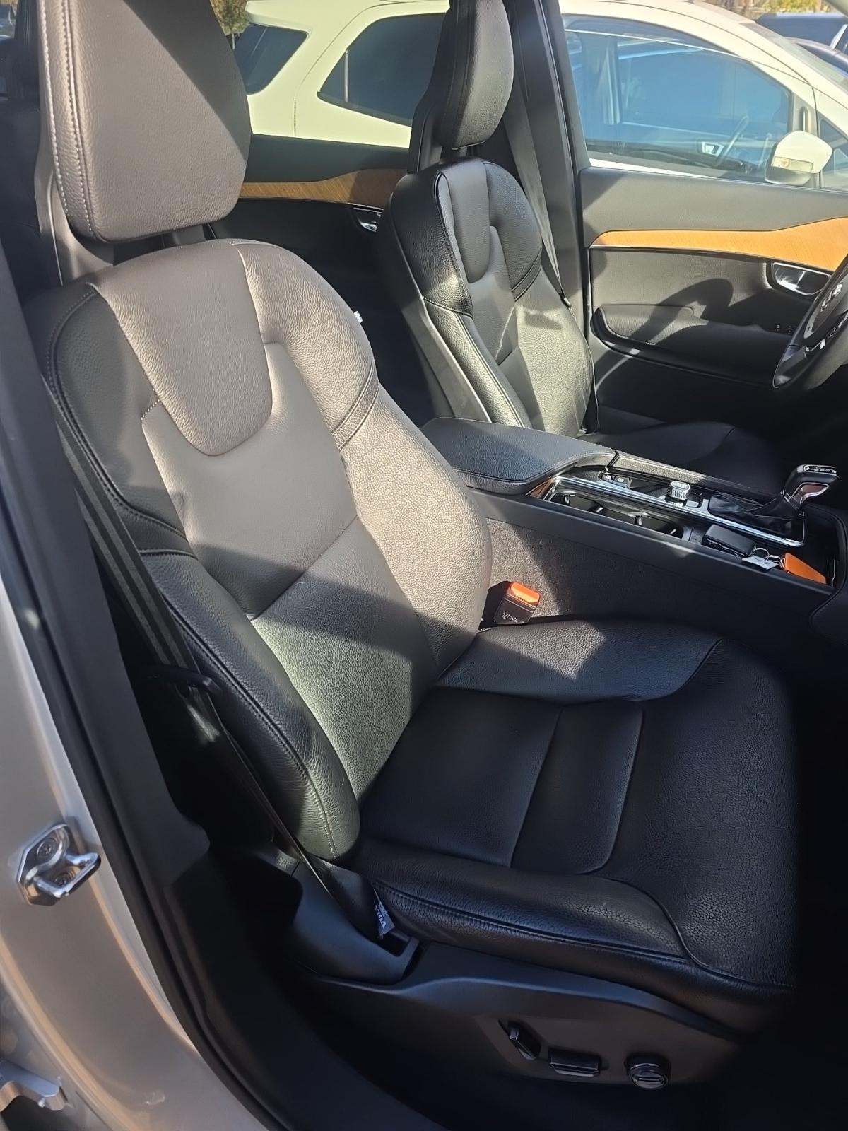 2022 Volvo XC90 T6 Momentum AWD