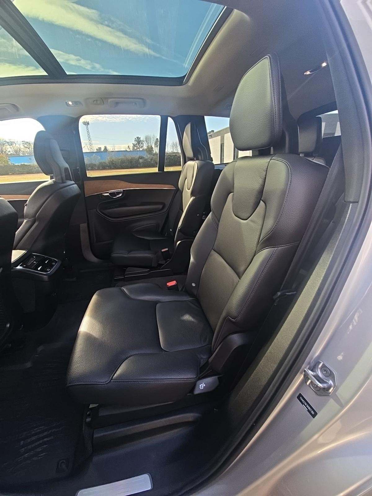 2022 Volvo XC90 T6 Momentum AWD