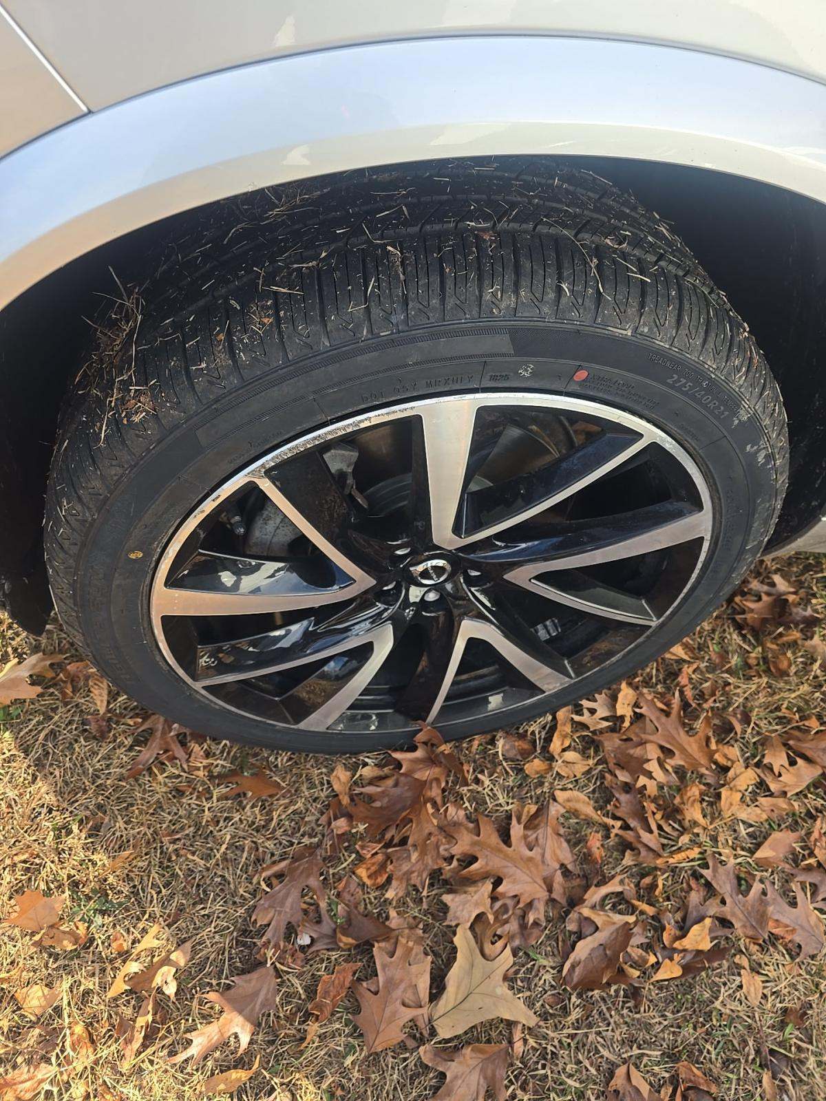 2022 Volvo XC90 T6 Momentum AWD