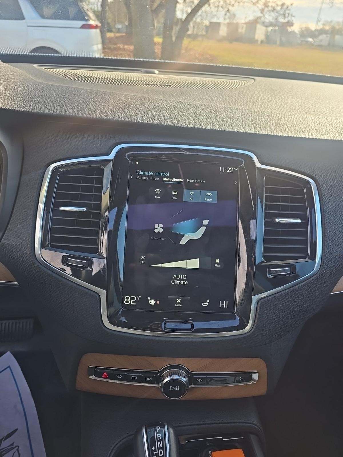 2022 Volvo XC90 T6 Momentum AWD