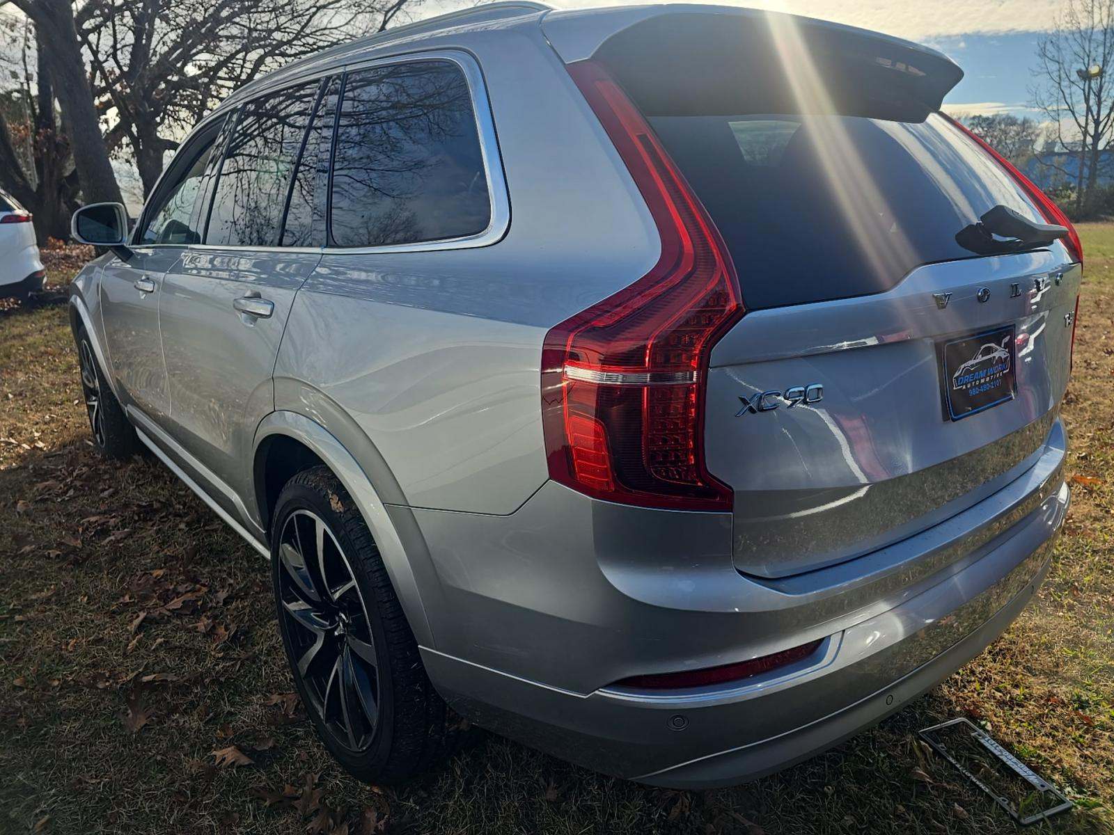 2022 Volvo XC90 T6 Momentum AWD