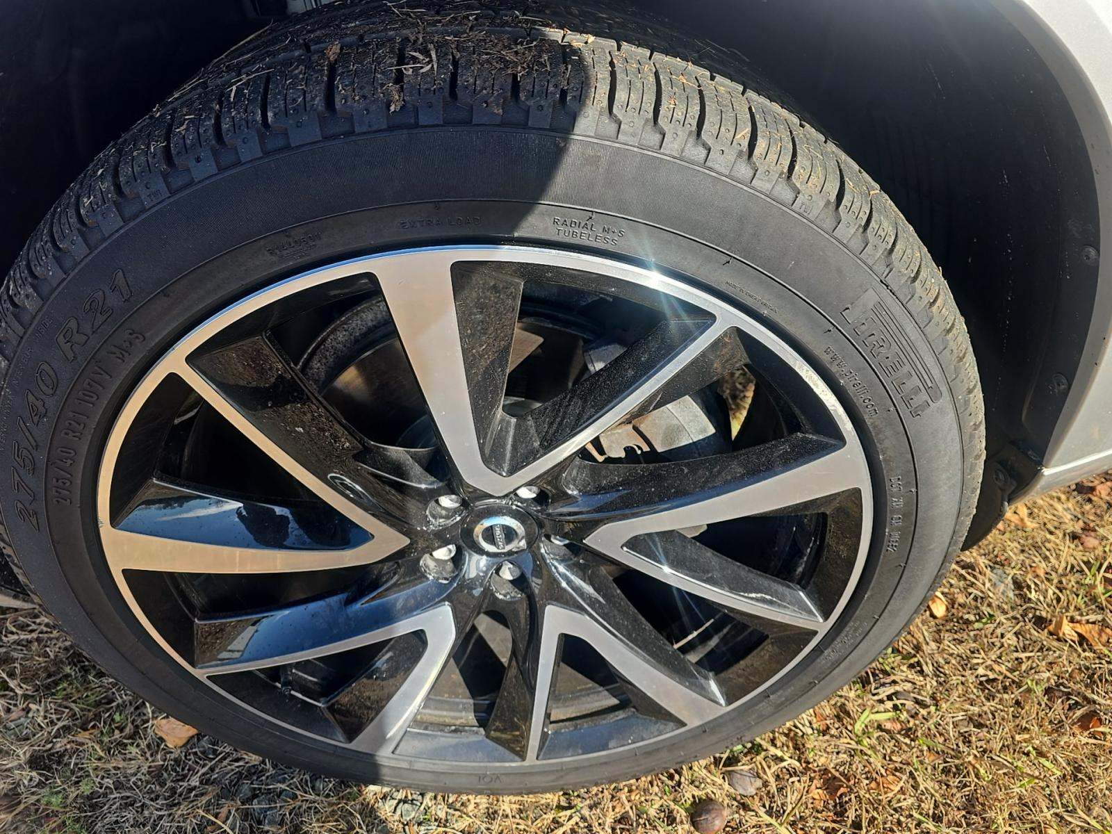 2022 Volvo XC90 T6 Momentum AWD